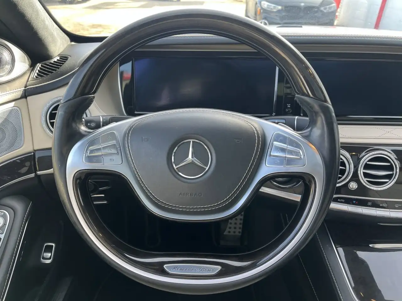 Mercedes-Benz S-Class снимка Mercedes-Benz S-Class
