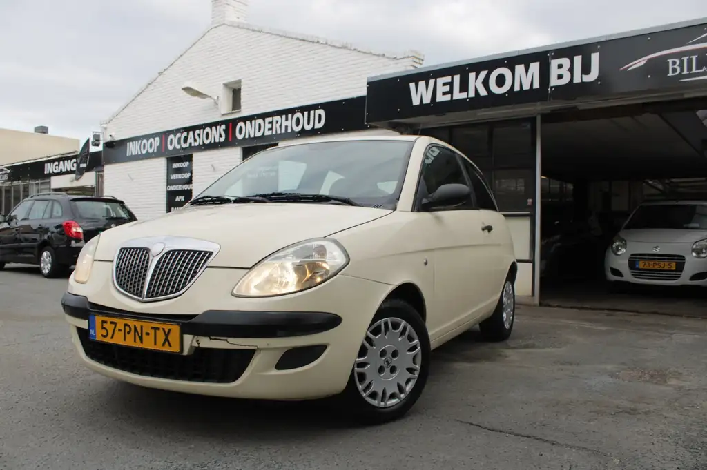 Lancia Ypsilon