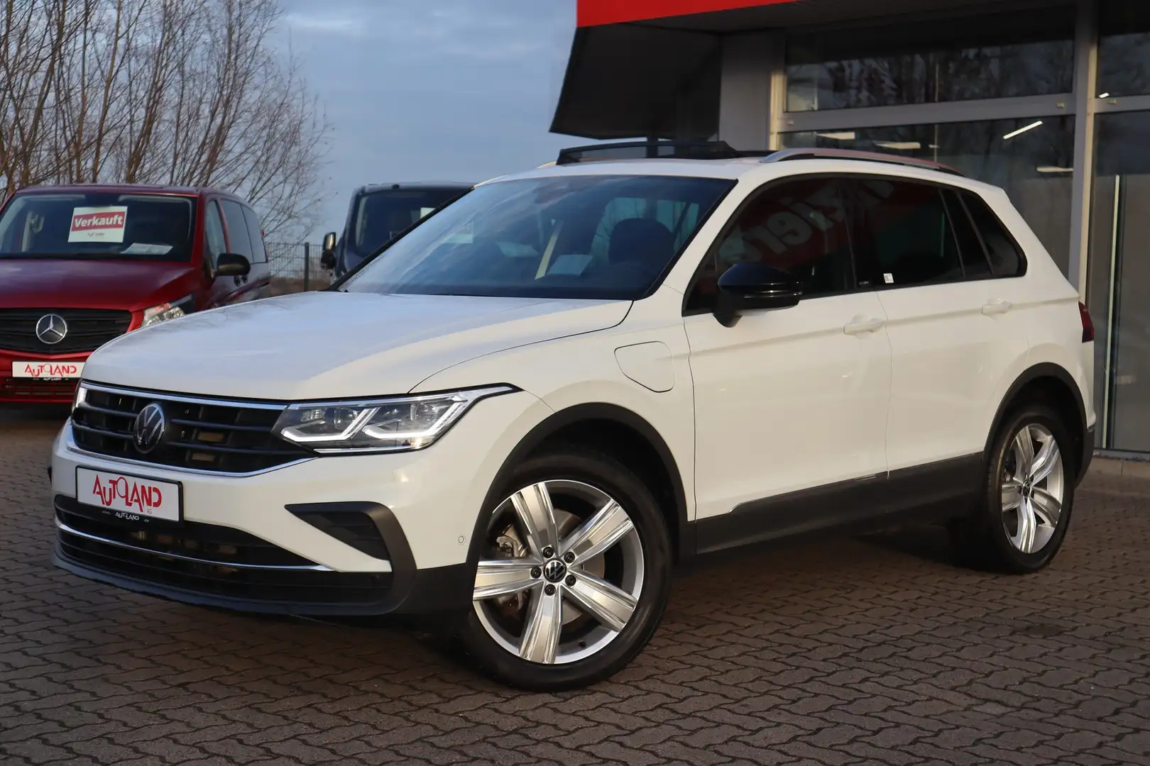 Volkswagen Tiguan 1.4 TSI eHybrid Active LED Navi ACC AHK Weiß - 1