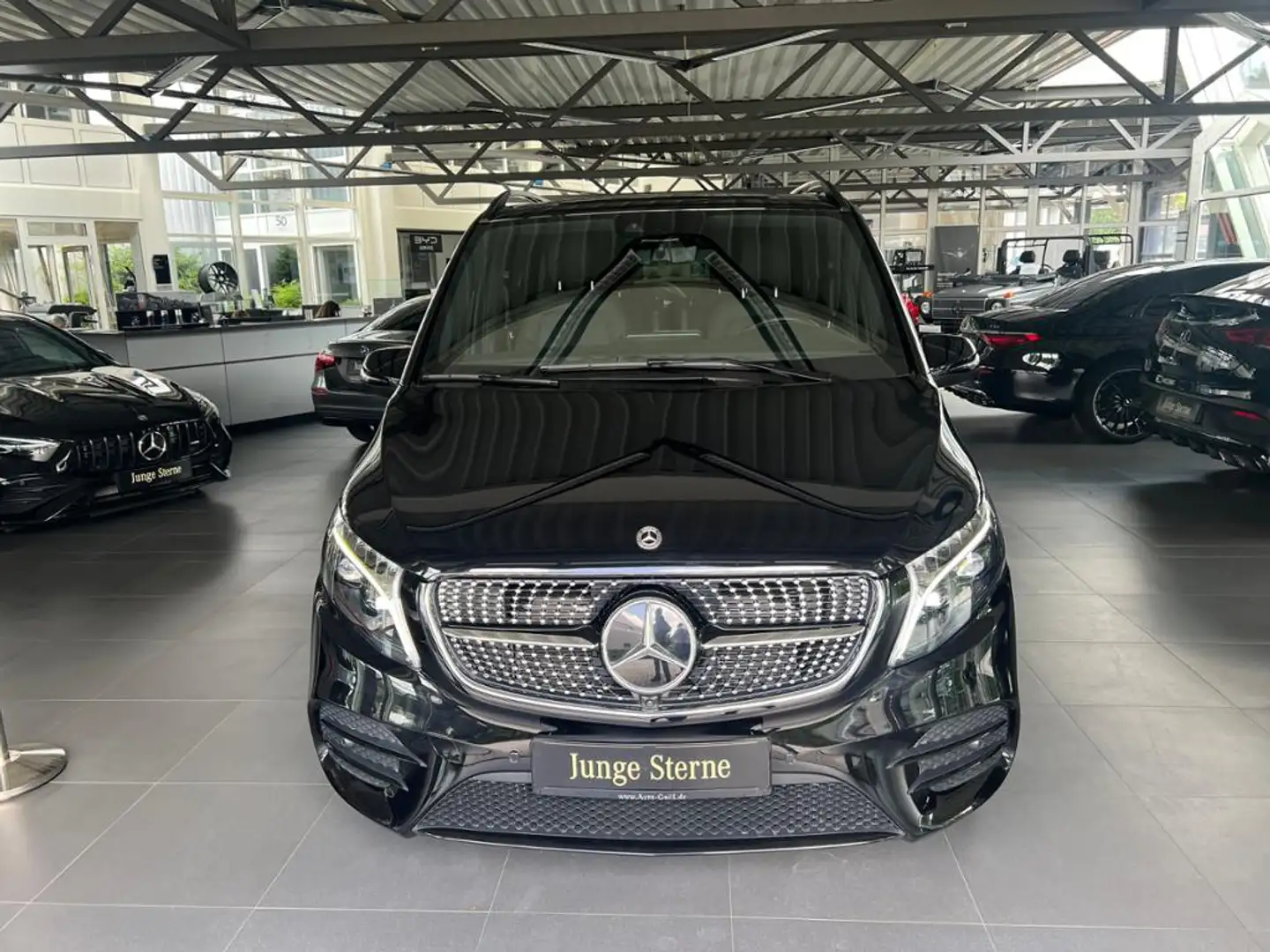 Mercedes-Benz V 300 d 4M Avantgarde AMG Night StdHzg Distr 360 Noir - 2