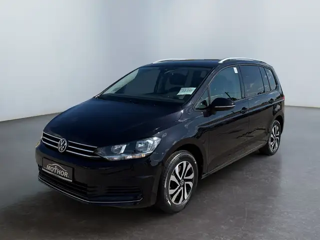 Volkswagen Touran view 2