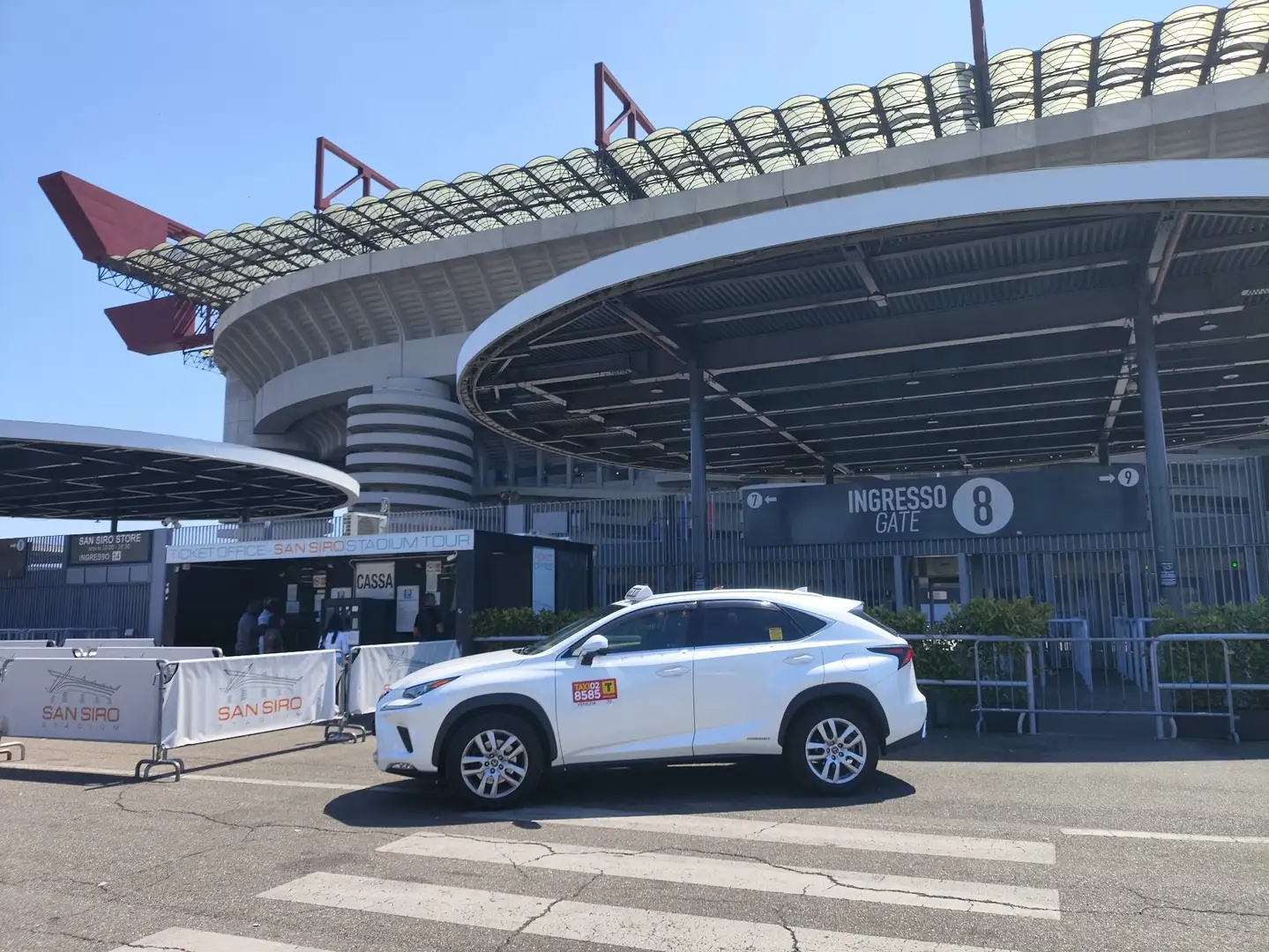 Lexus NX 300h nx 300h 03/18 executive 2.5 4wd cvt omologata TAXI Bianco - 1