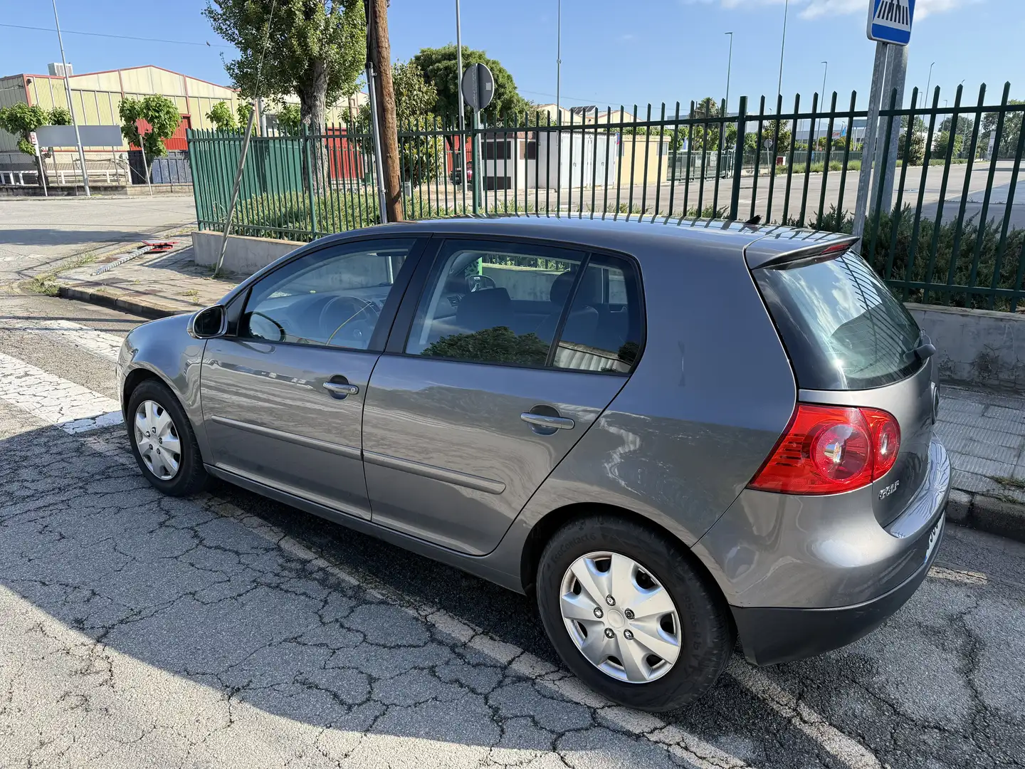 Volkswagen Golf 1.6 Sportline - 2