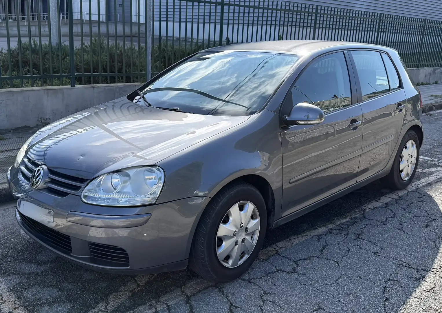 Volkswagen Golf 1.6 Sportline - 1