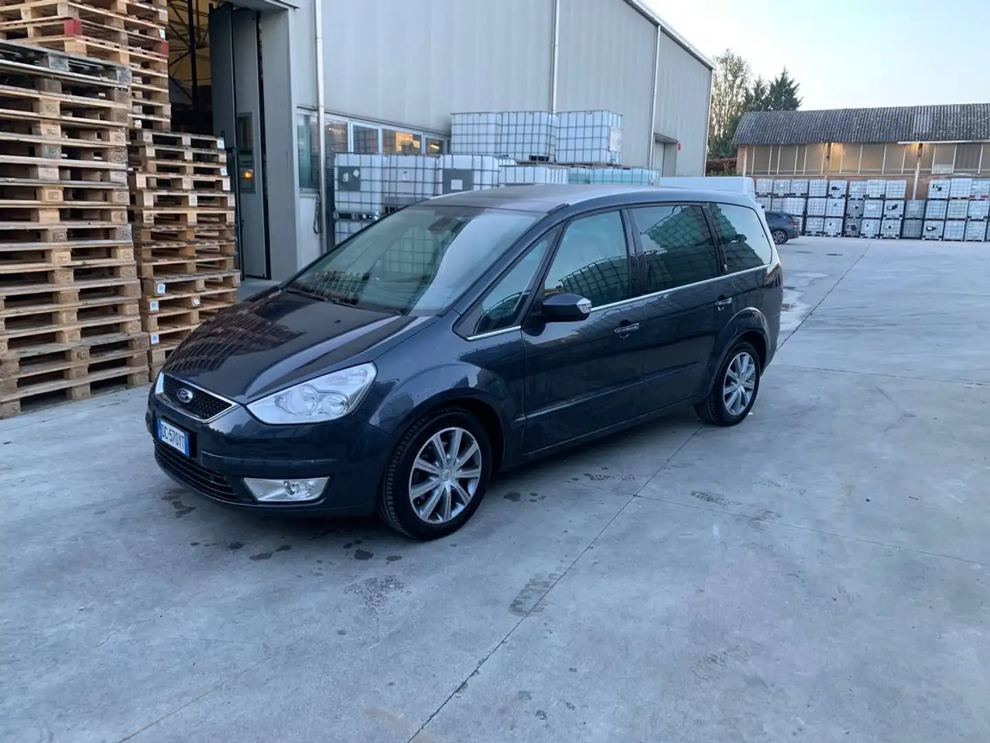Ford Galaxy Galaxy 2.0 tdci Grijs - 1