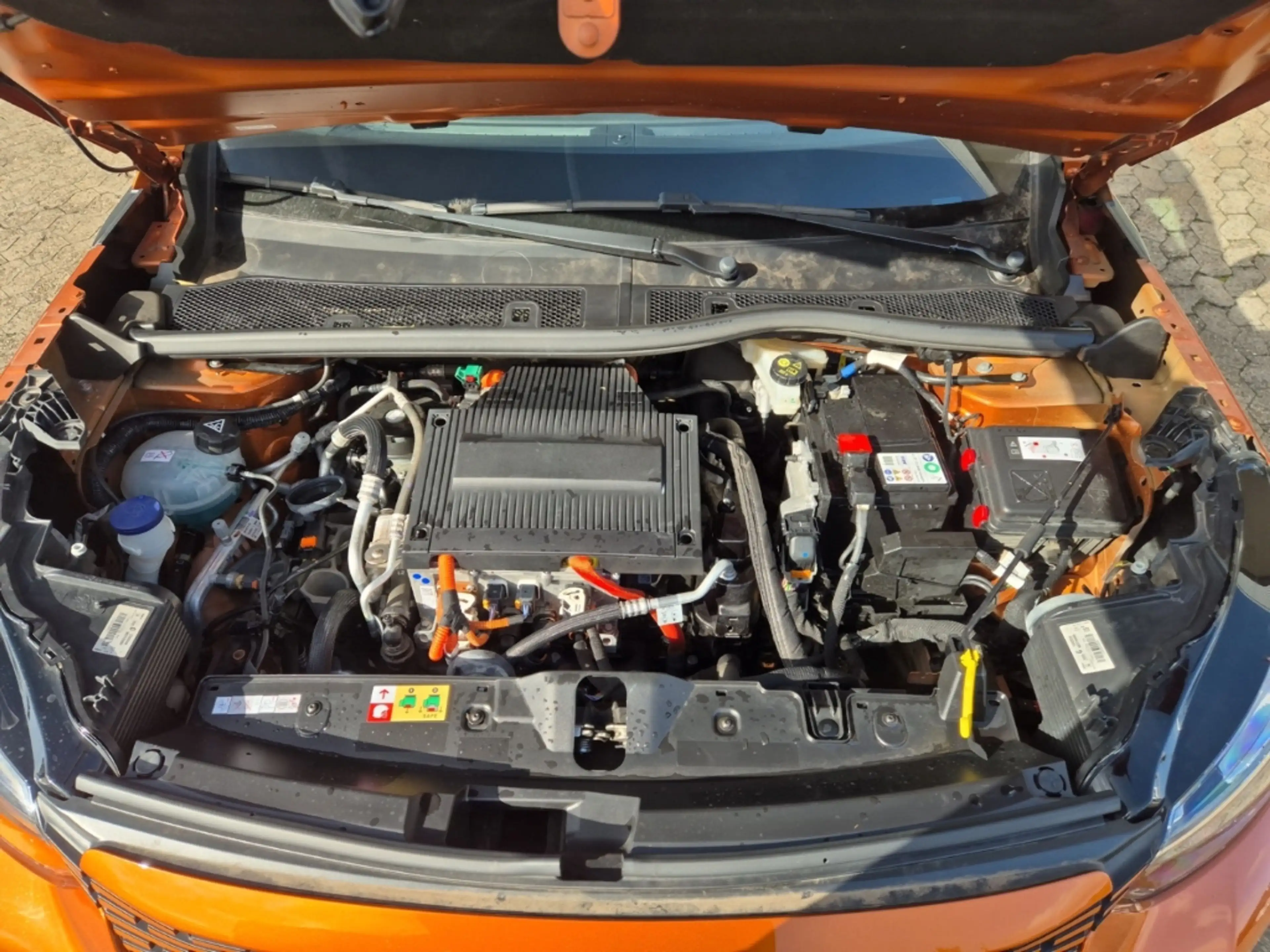 Peugeot 2008 e- Active Klimaautom Fahrerprofil DAB SHZ Spurhalt — photo 26