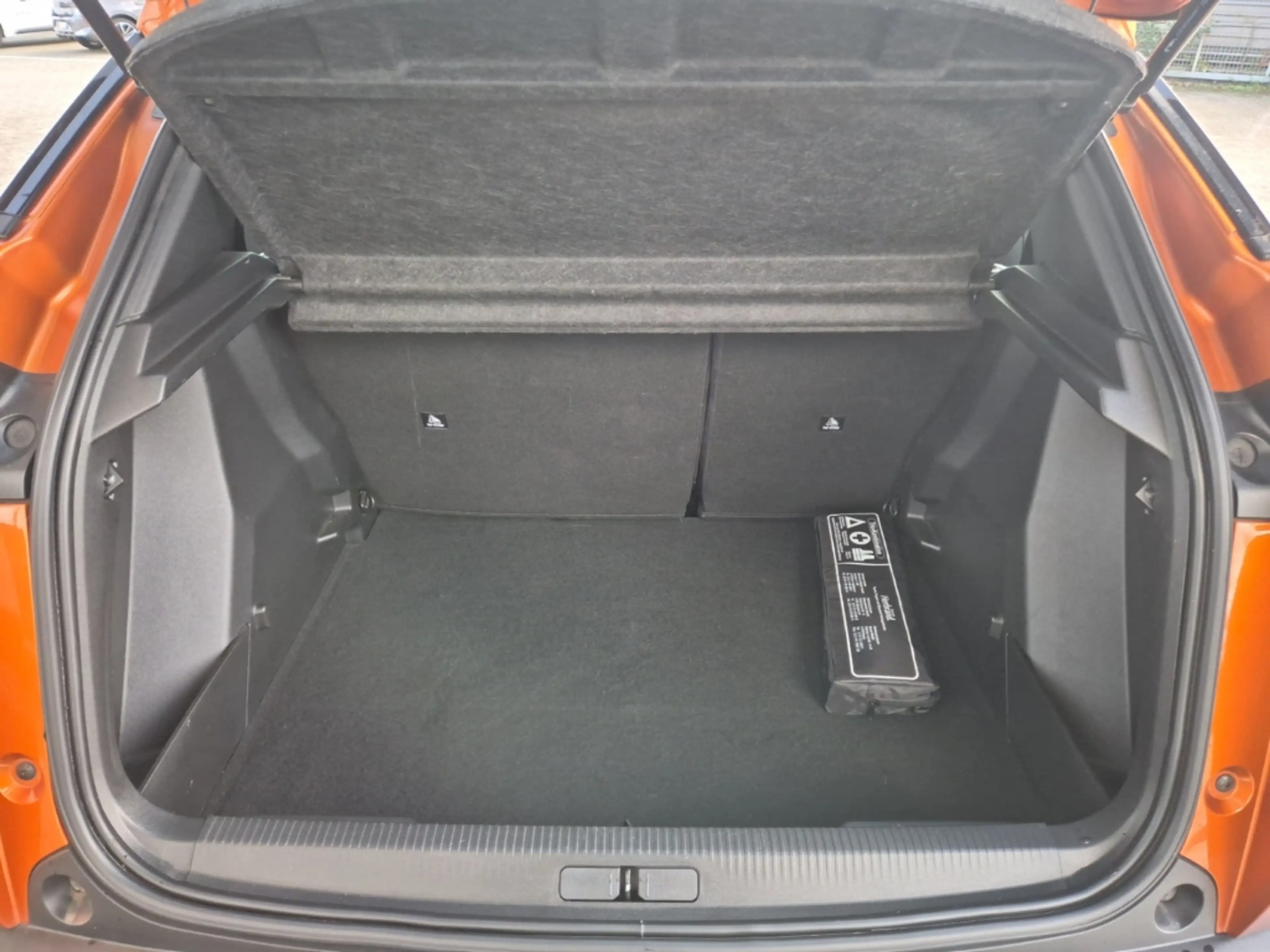 Peugeot 2008 e- Active Klimaautom Fahrerprofil DAB SHZ Spurhalt — photo 25