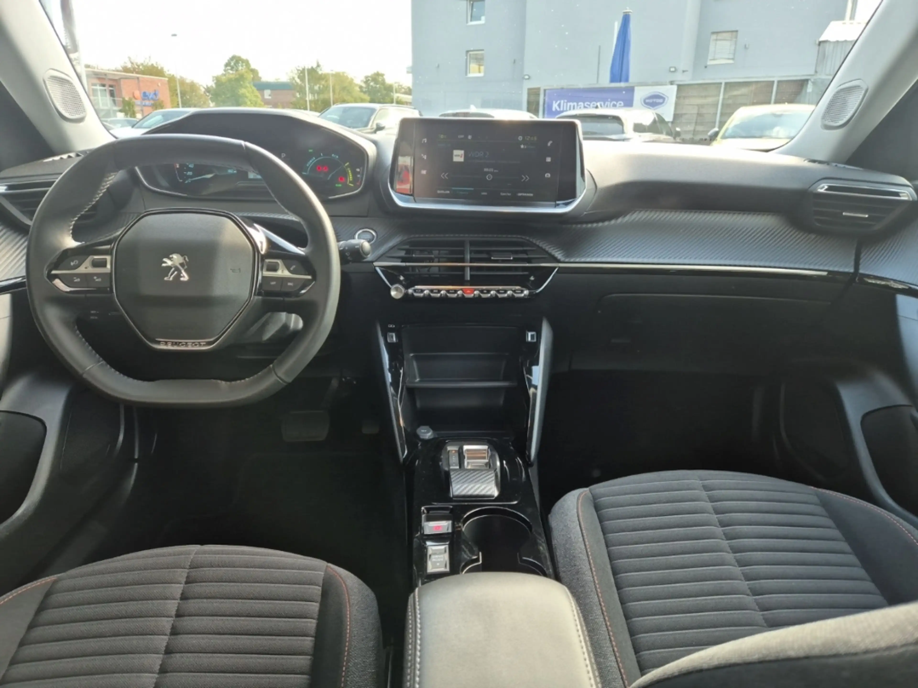 Peugeot 2008 e- Active Klimaautom Fahrerprofil DAB SHZ Spurhalt — photo 11