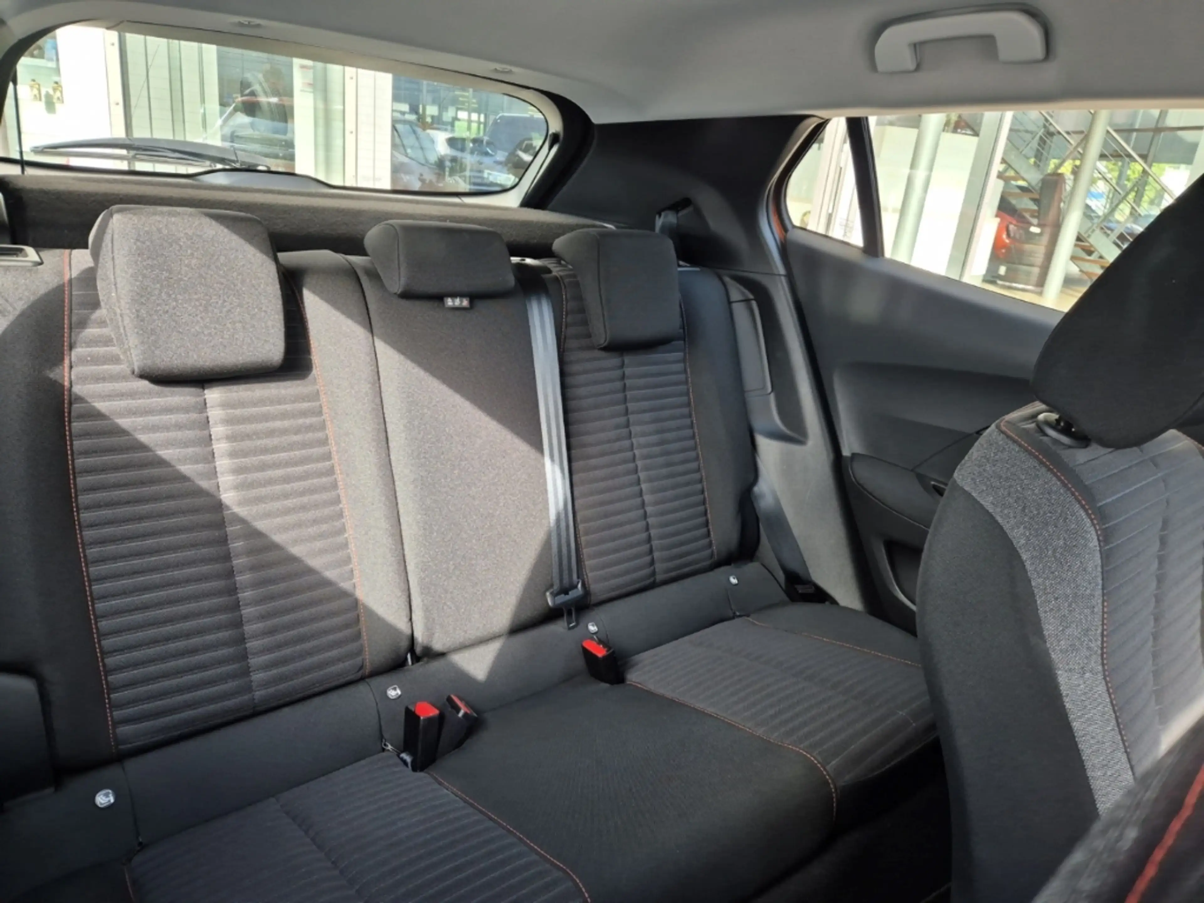 Peugeot 2008 e- Active Klimaautom Fahrerprofil DAB SHZ Spurhalt — photo 23