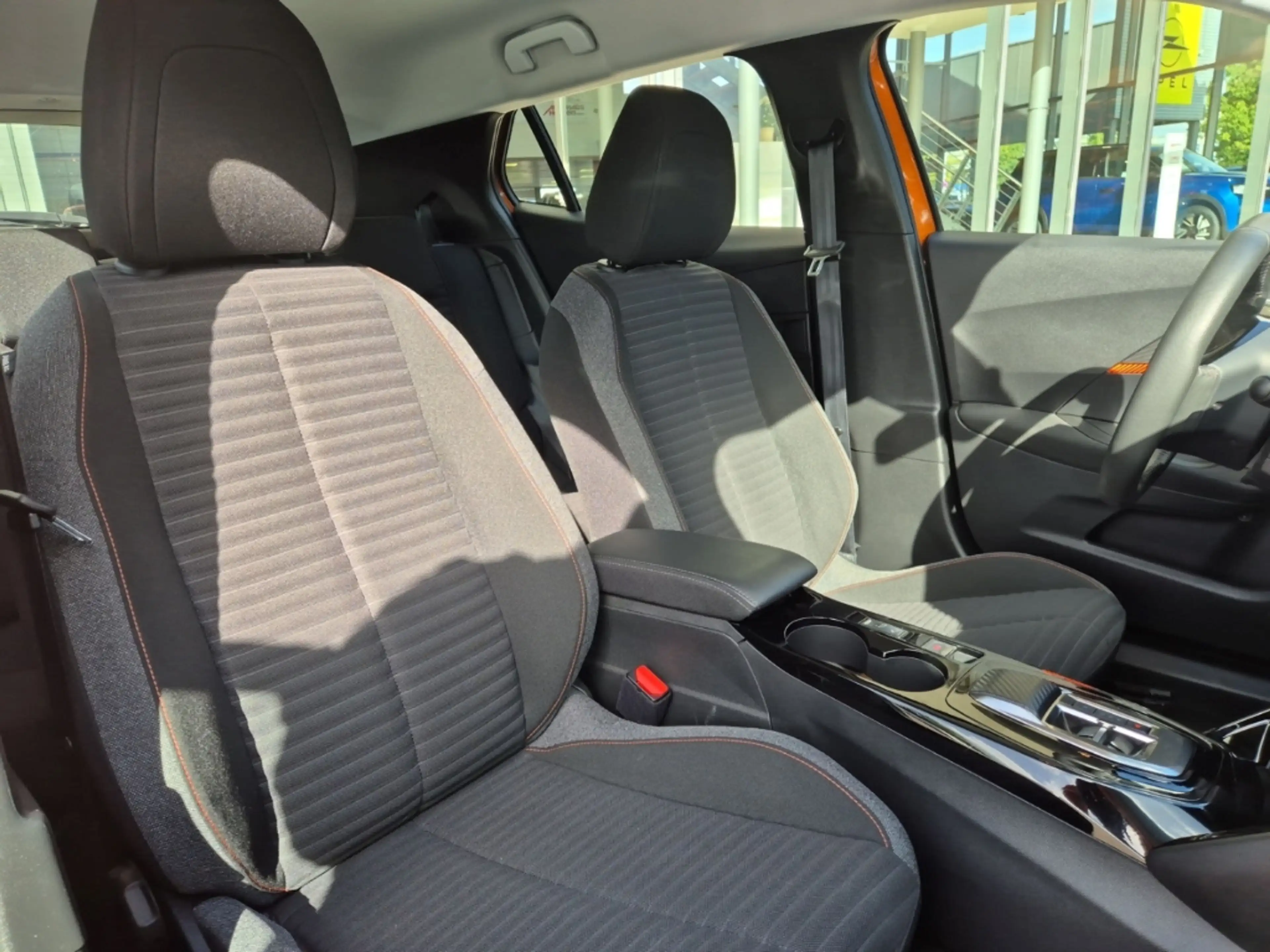 Peugeot 2008 e- Active Klimaautom Fahrerprofil DAB SHZ Spurhalt — photo 13