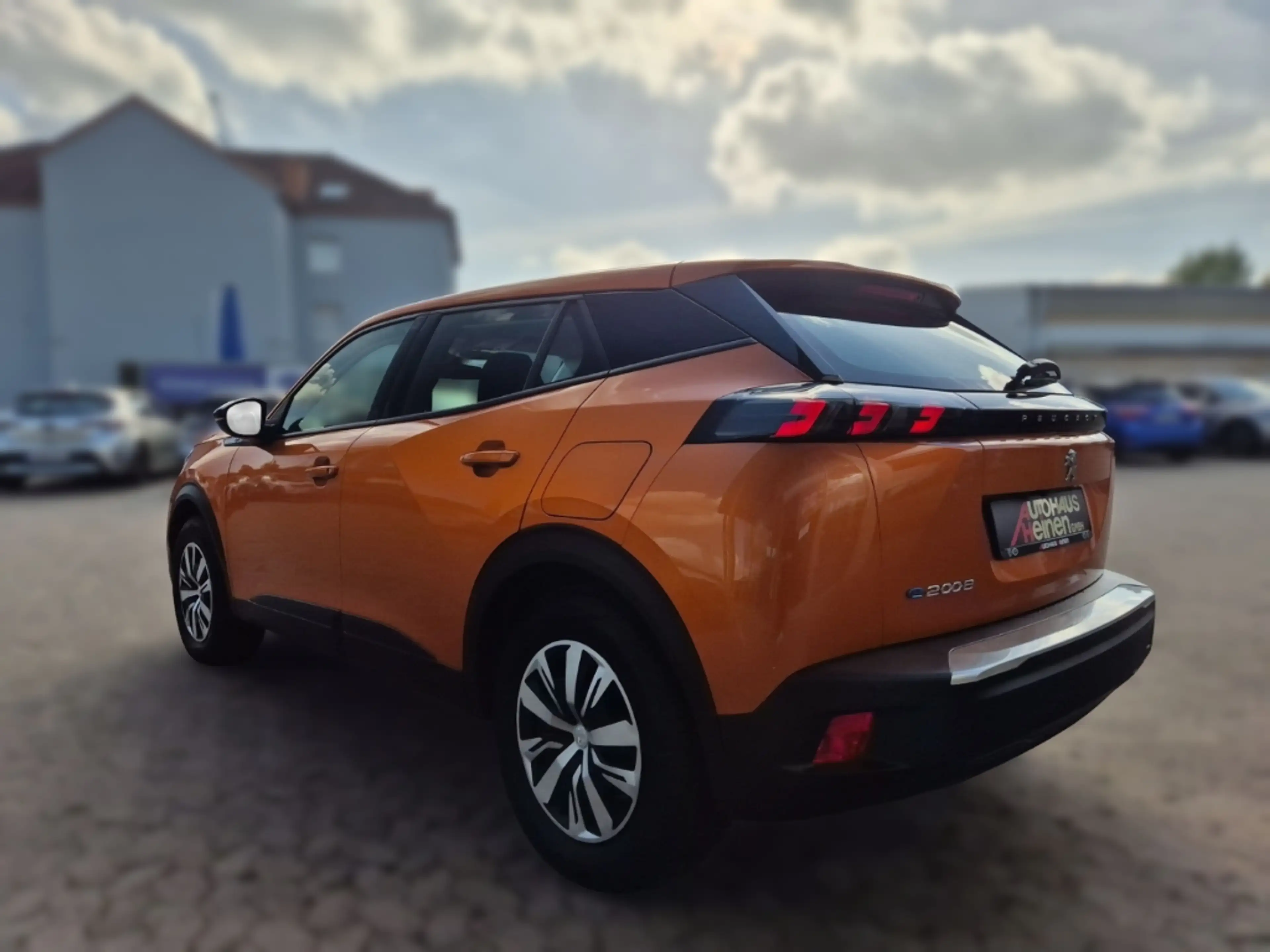 Peugeot 2008 e- Active Klimaautom Fahrerprofil DAB SHZ Spurhalt — photo 4