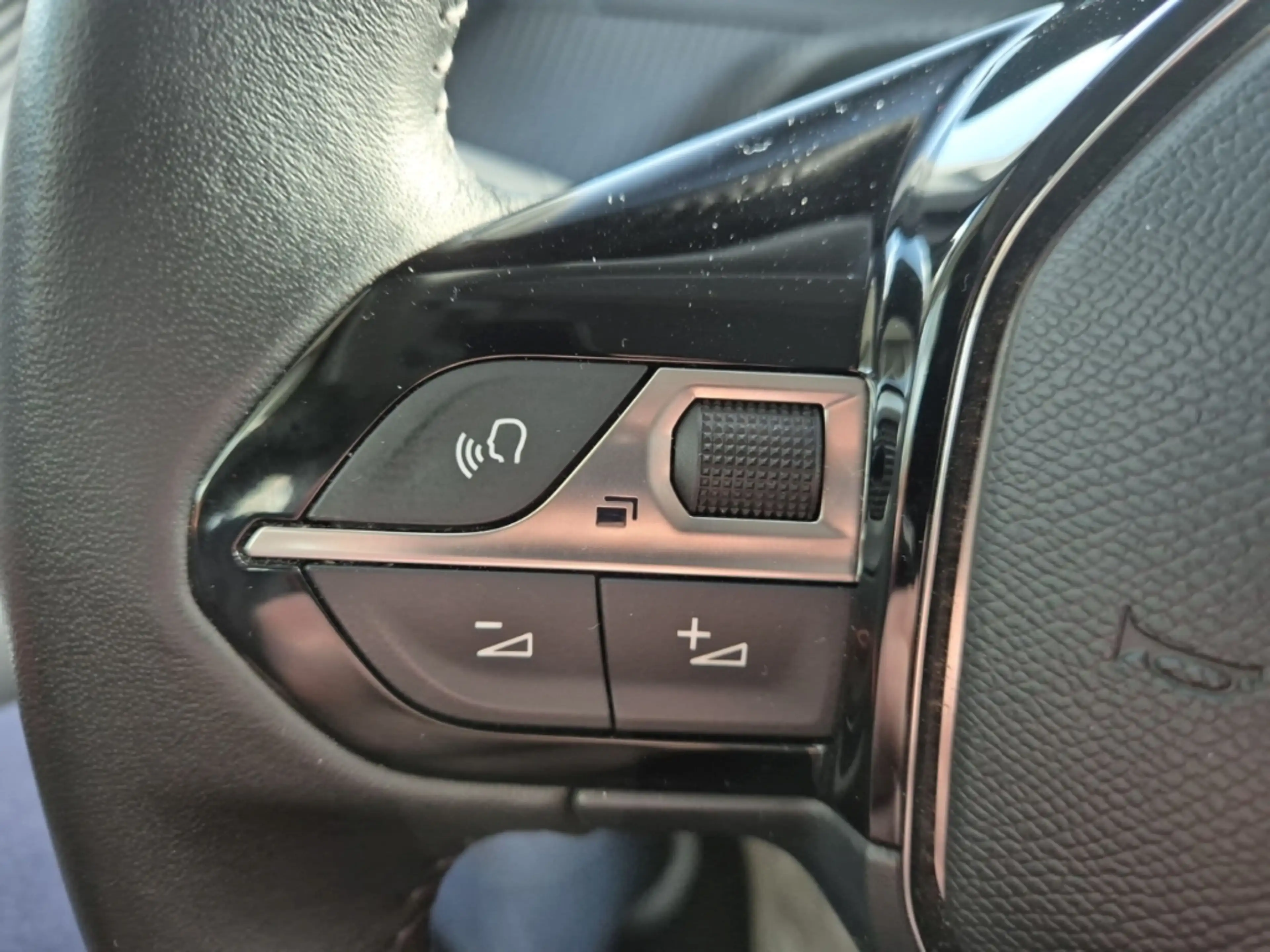 Peugeot 2008 e- Active Klimaautom Fahrerprofil DAB SHZ Spurhalt — photo 16