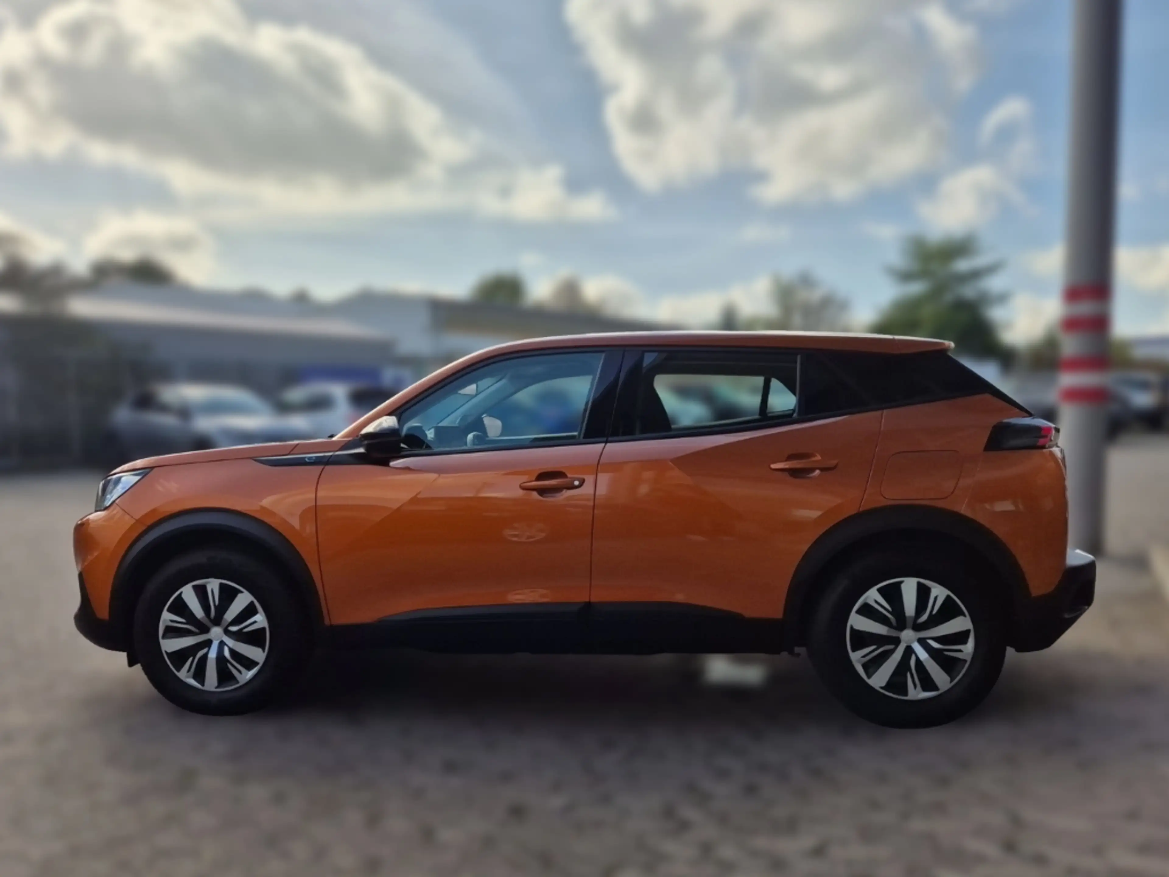 Peugeot 2008 e- Active Klimaautom Fahrerprofil DAB SHZ Spurhalt — photo 3