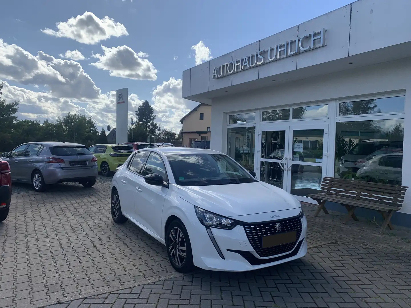 Peugeot 208 Allure PureTech 100 Weiß - 1
