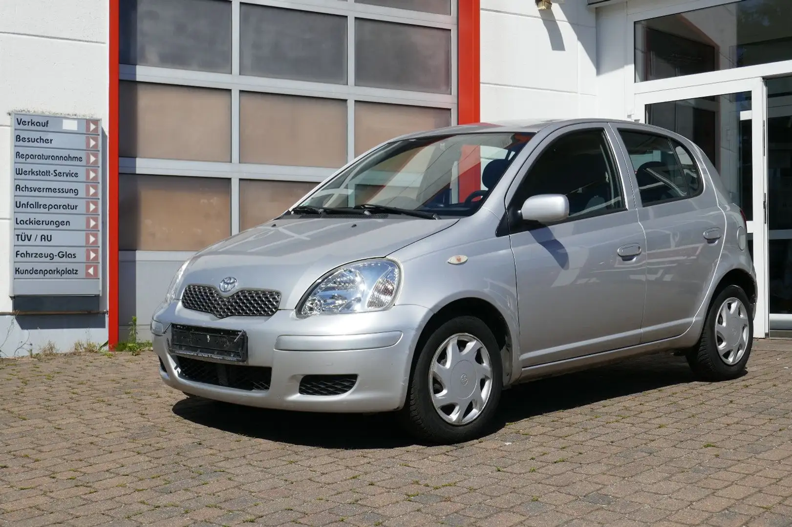 Toyota Yaris Toyota Yaris 1.3 Sol  Automatik + Klima Grau - 1