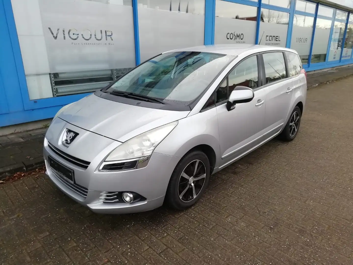 Peugeot 5008 1.6 Premium /Met./AHK Grau - 1