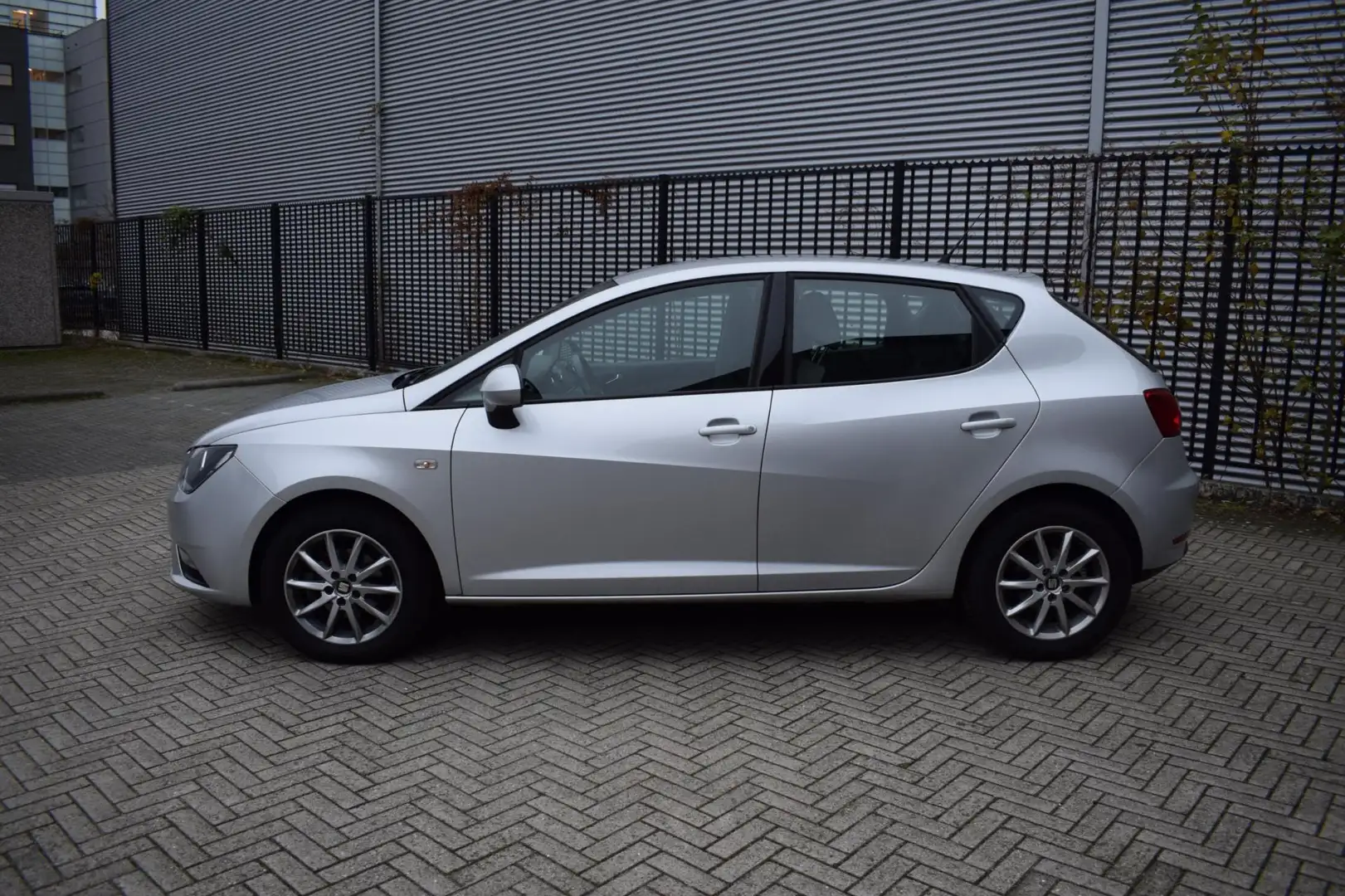 SEAT Ibiza 1.2 TSI Style NL auto Dealer OH NAP 1 jaar GARANTI Gris - 2