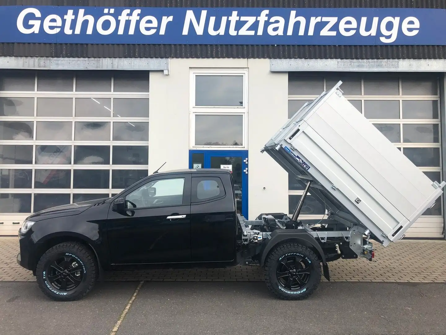 Isuzu D-Max Space Cab LS AT + Kipper mit Hecktüren + Fekete - 2