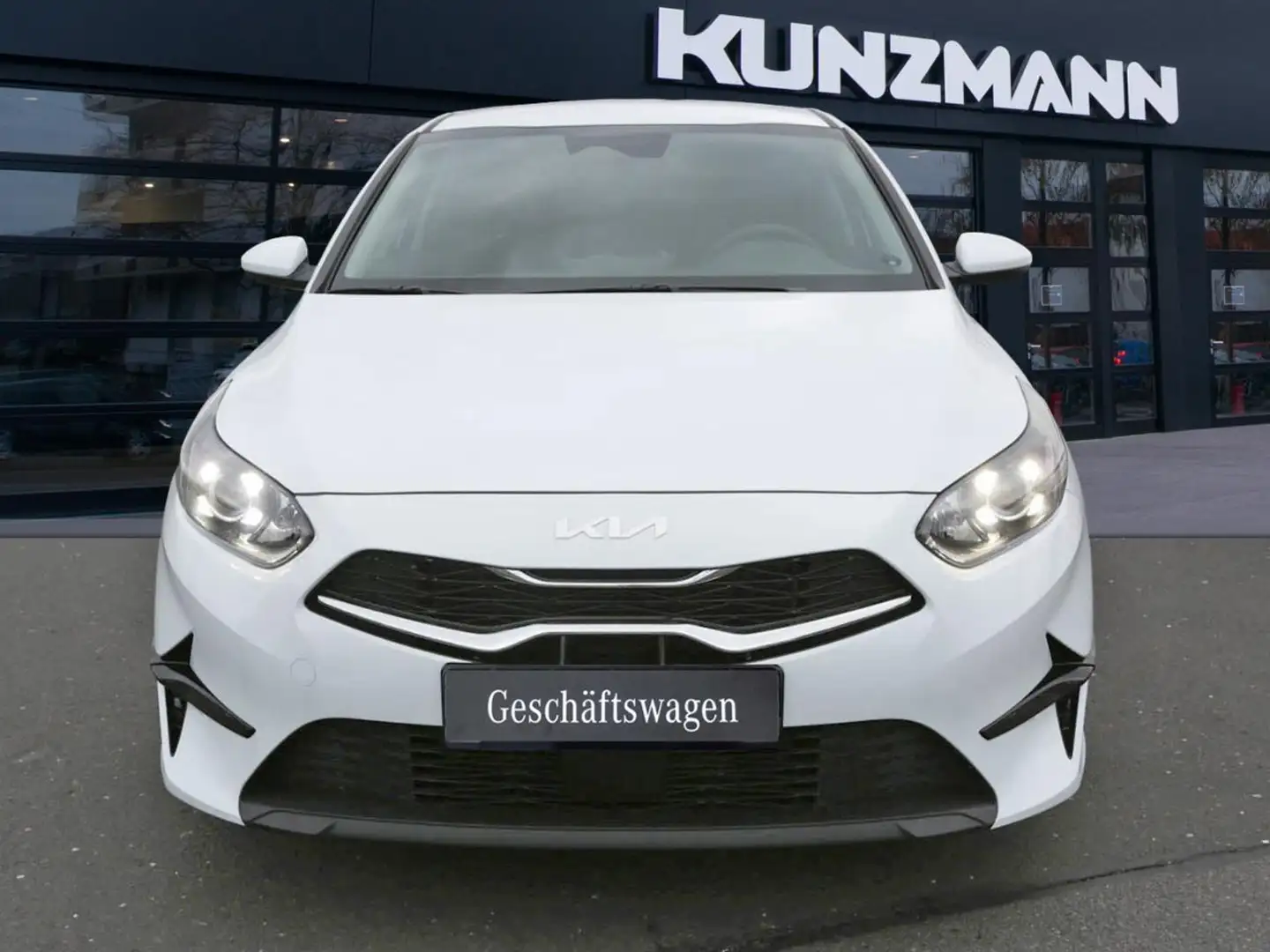 Kia Ceed / cee'd Ceed 1.5T DCT Vision Navi Komfort-plus-Paket ACC Weiß - 2