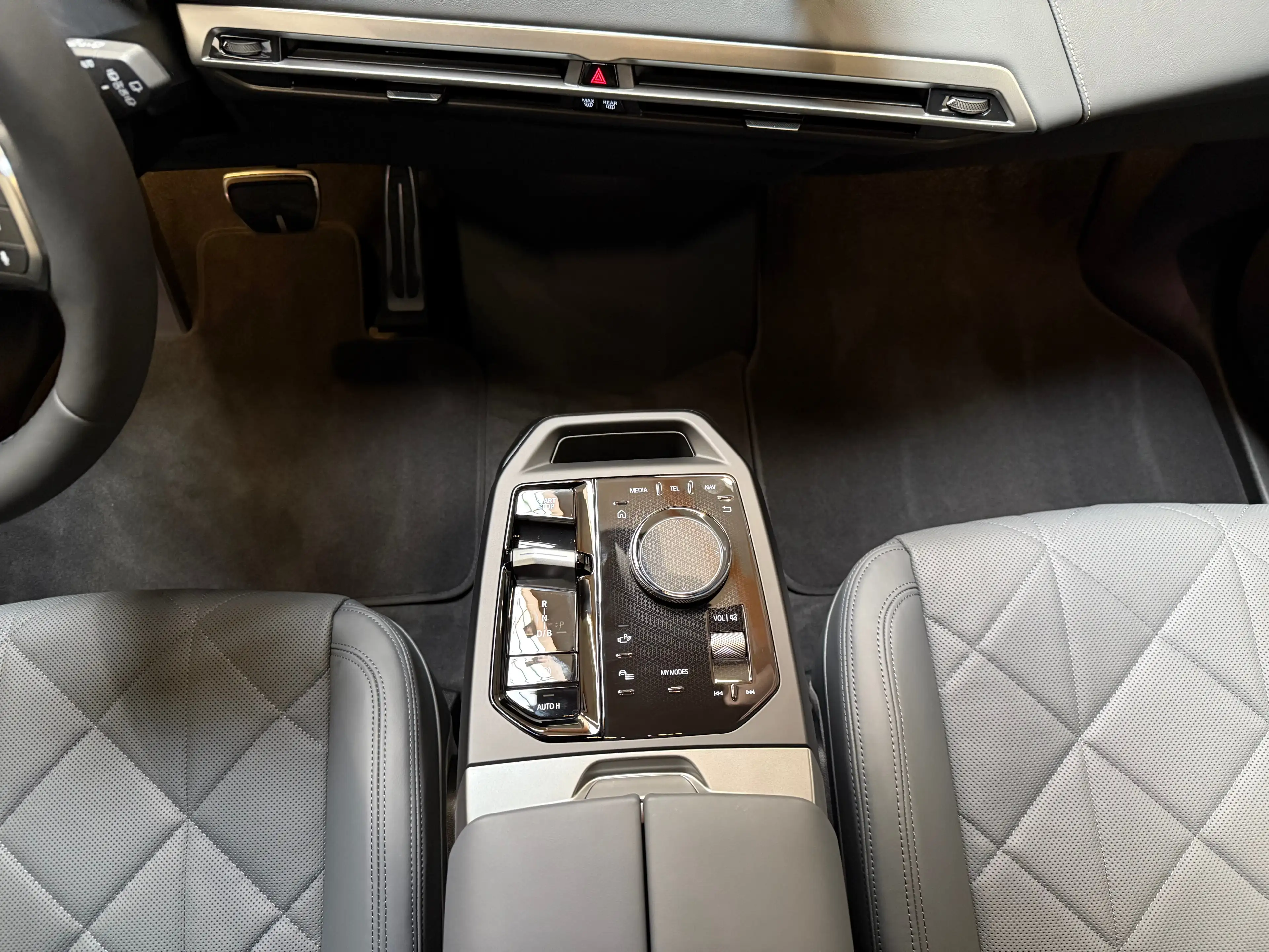 BMW iX xDrive45 M SPORT - LEASINGAKTION — photo 13