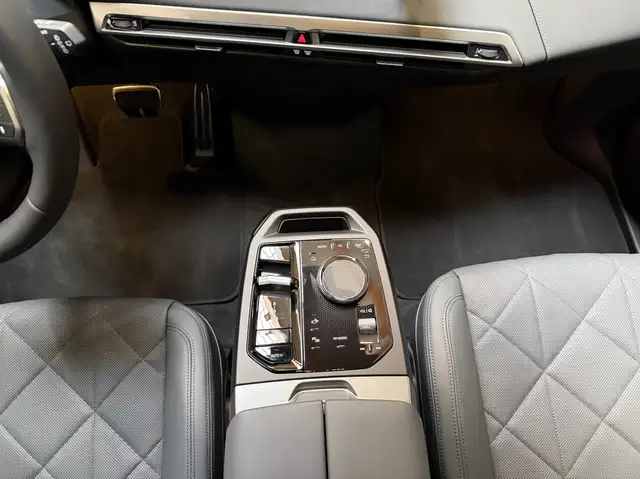 BMW Ix view 13