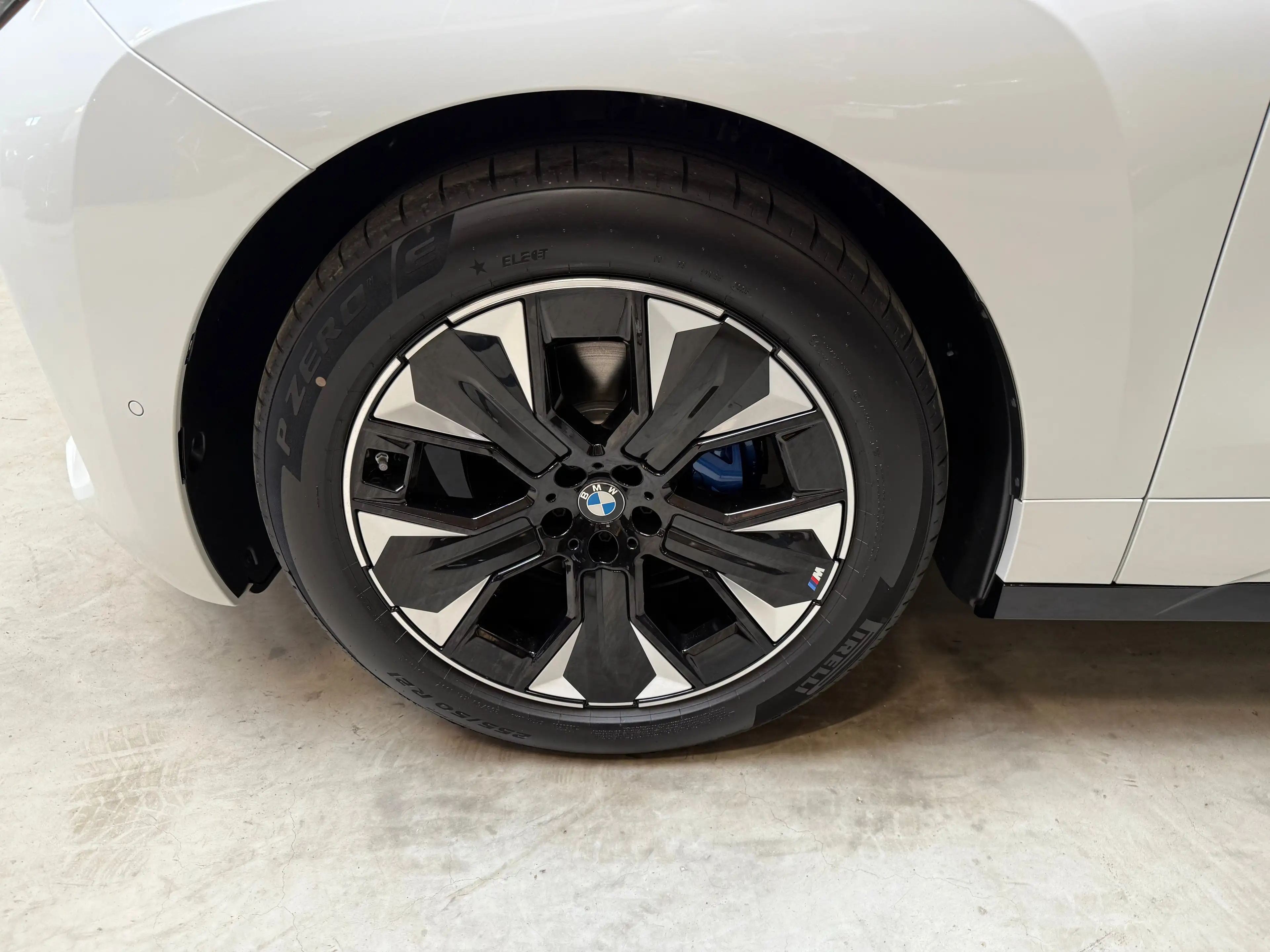 BMW iX xDrive45 M SPORT - LEASINGAKTION — photo 6