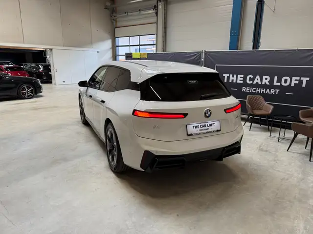 BMW Ix view 3