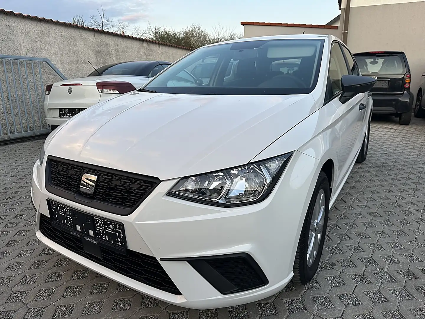 SEAT Ibiza Reference Weiß - 1