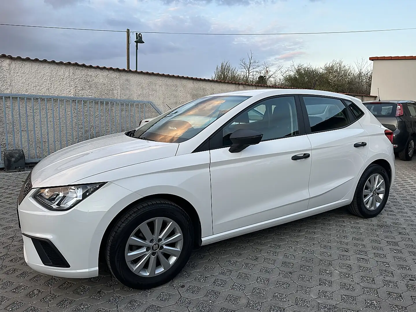 SEAT Ibiza Reference Weiß - 2