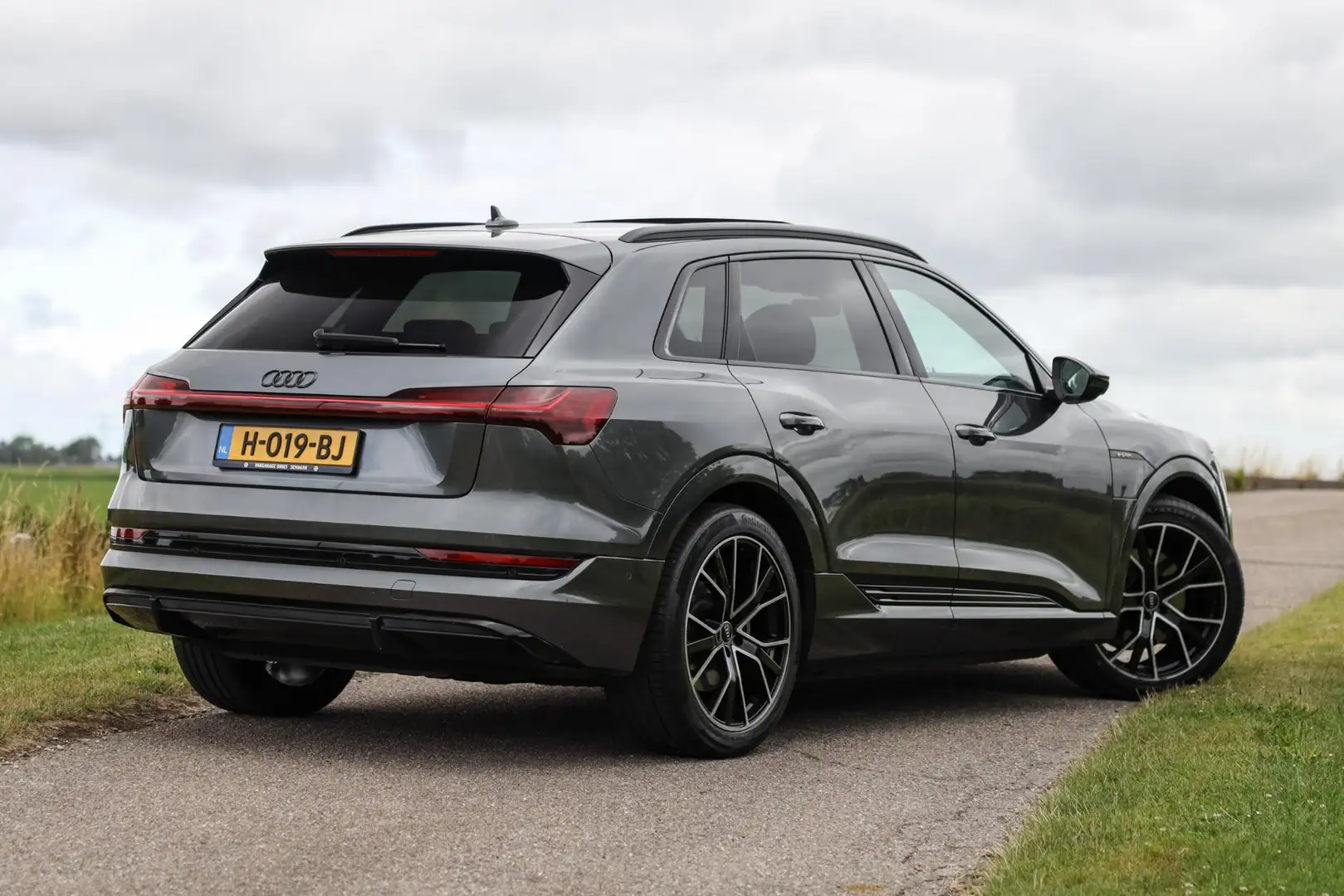 Audi e-tron 50 Quattro S-Line 71 kWh ✅ Pano ✅ ACC ✅ Carplay Серый - 2