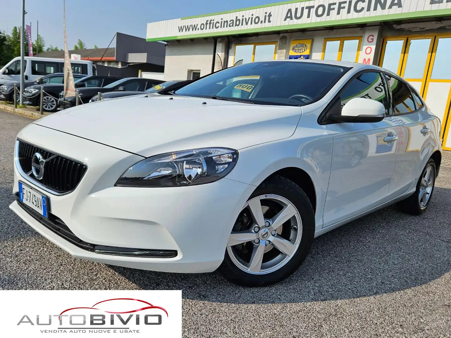 Volvo V40 D2 Momentum Blanc - 2