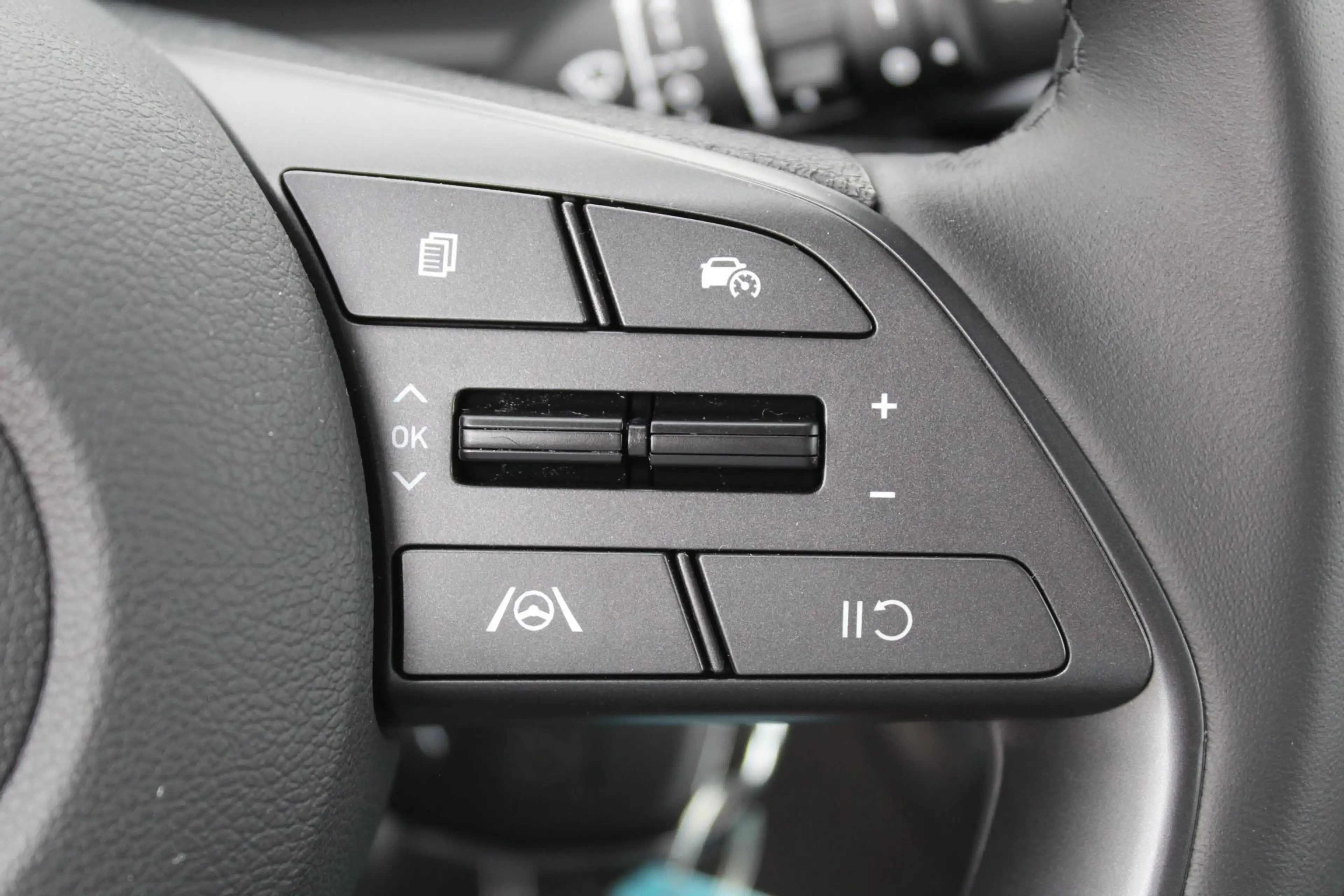 Hyundai BAYON 1.0 T-GDI Comfort / Navigatie middels Apple Carpla — photo 9