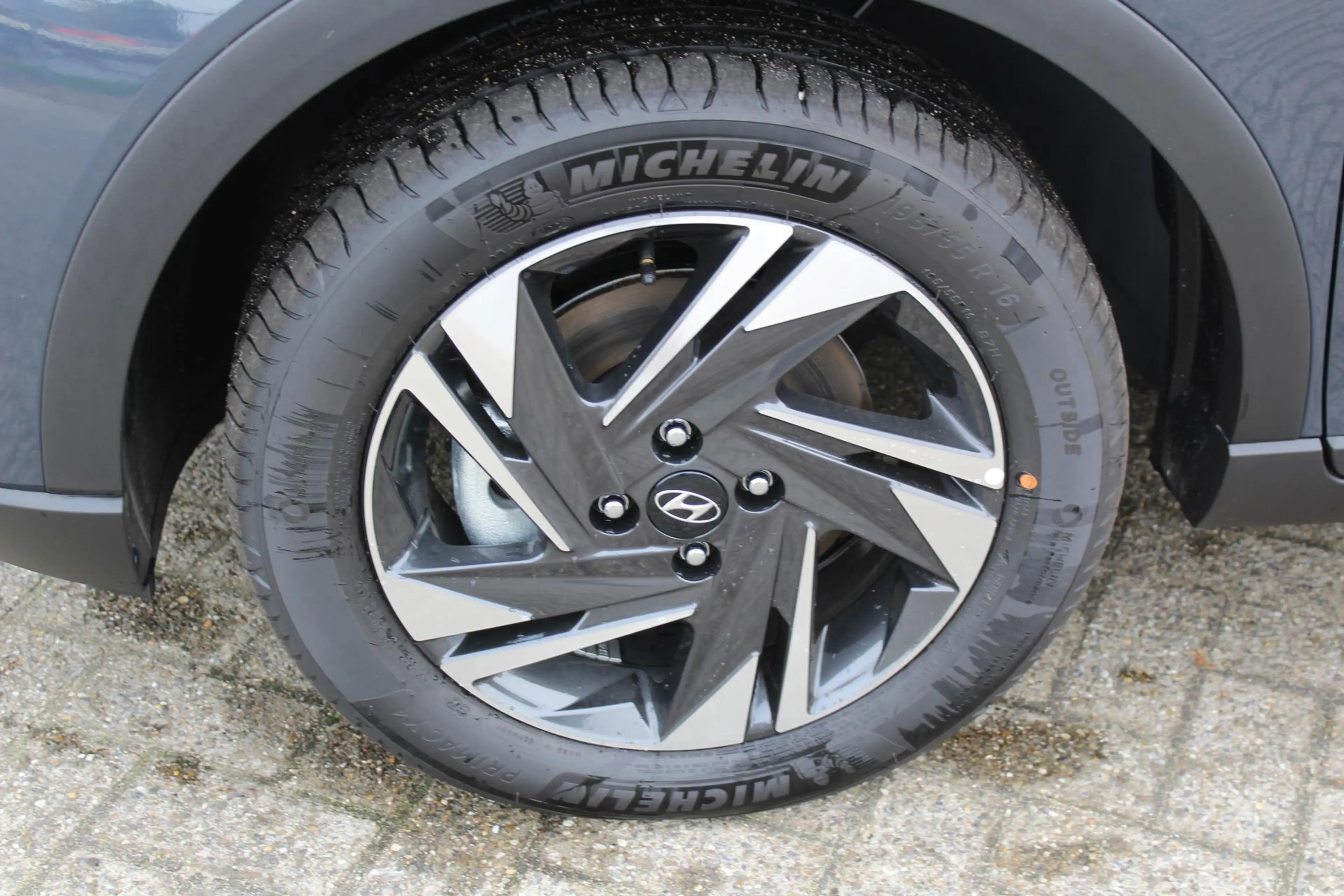 Hyundai BAYON 1.0 T-GDI Comfort / Navigatie middels Apple Carpla — photo 14
