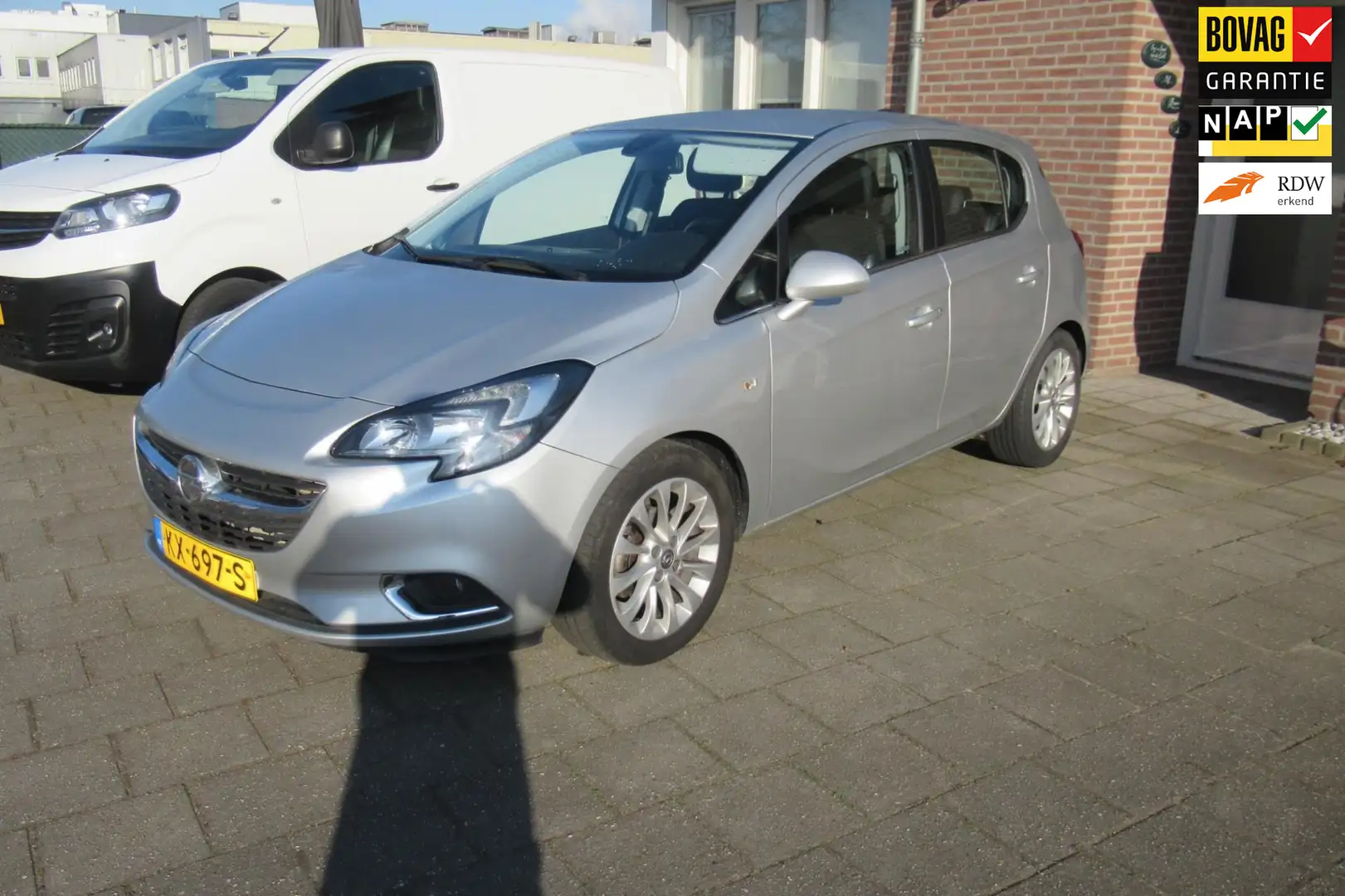 Opel Corsa 1.4 Innovation Automaat Grijs - 1