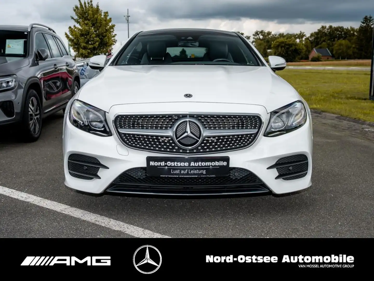 Mercedes-Benz E 350 AMG KAMERA PANO NAVI TEMPO MULTIBEAM LED Wit - 2