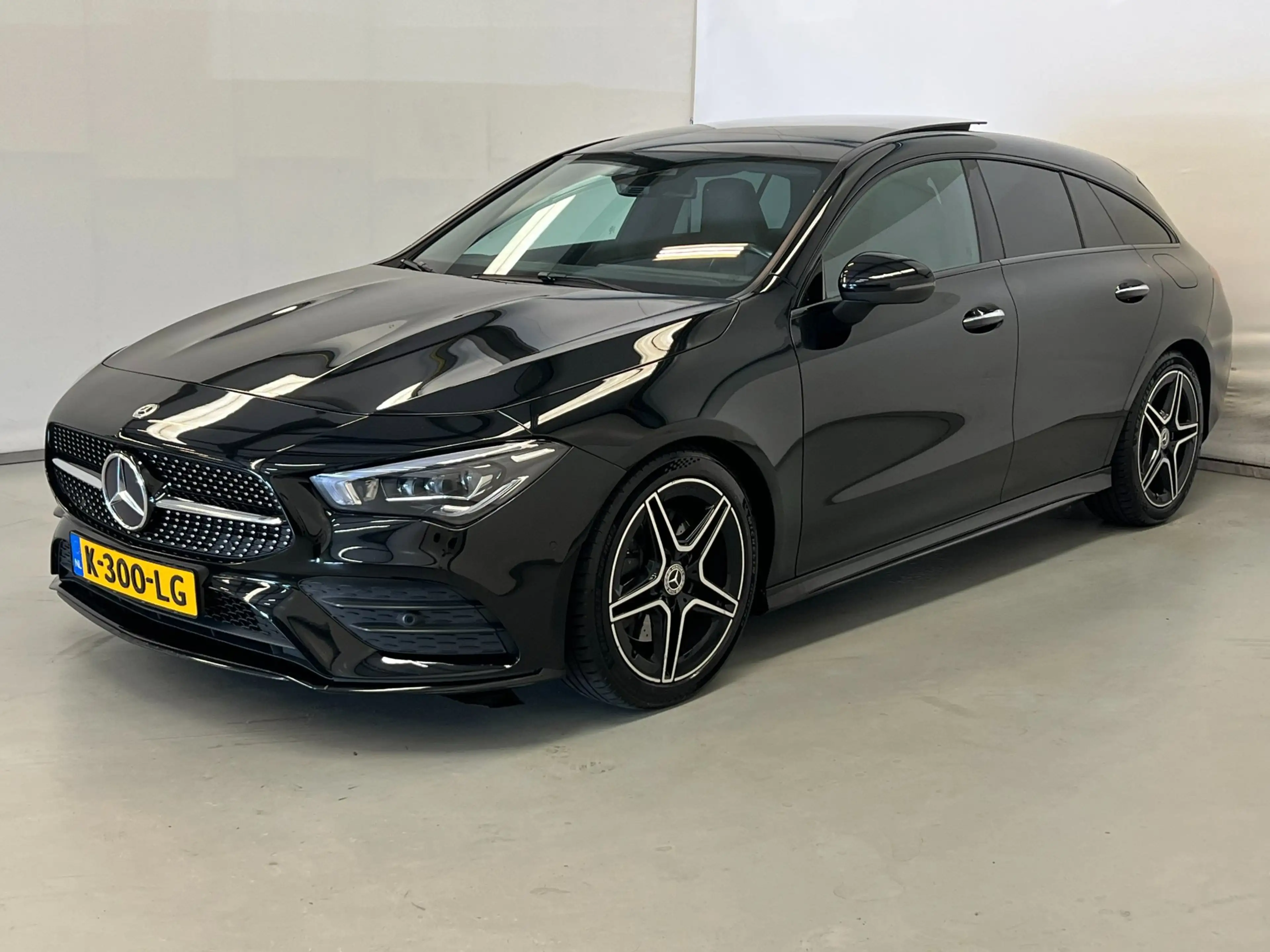 Mercedes-Benz CLA 200 Shooting Brake / AMG / Pano / NL-auto / Memory — photo 3