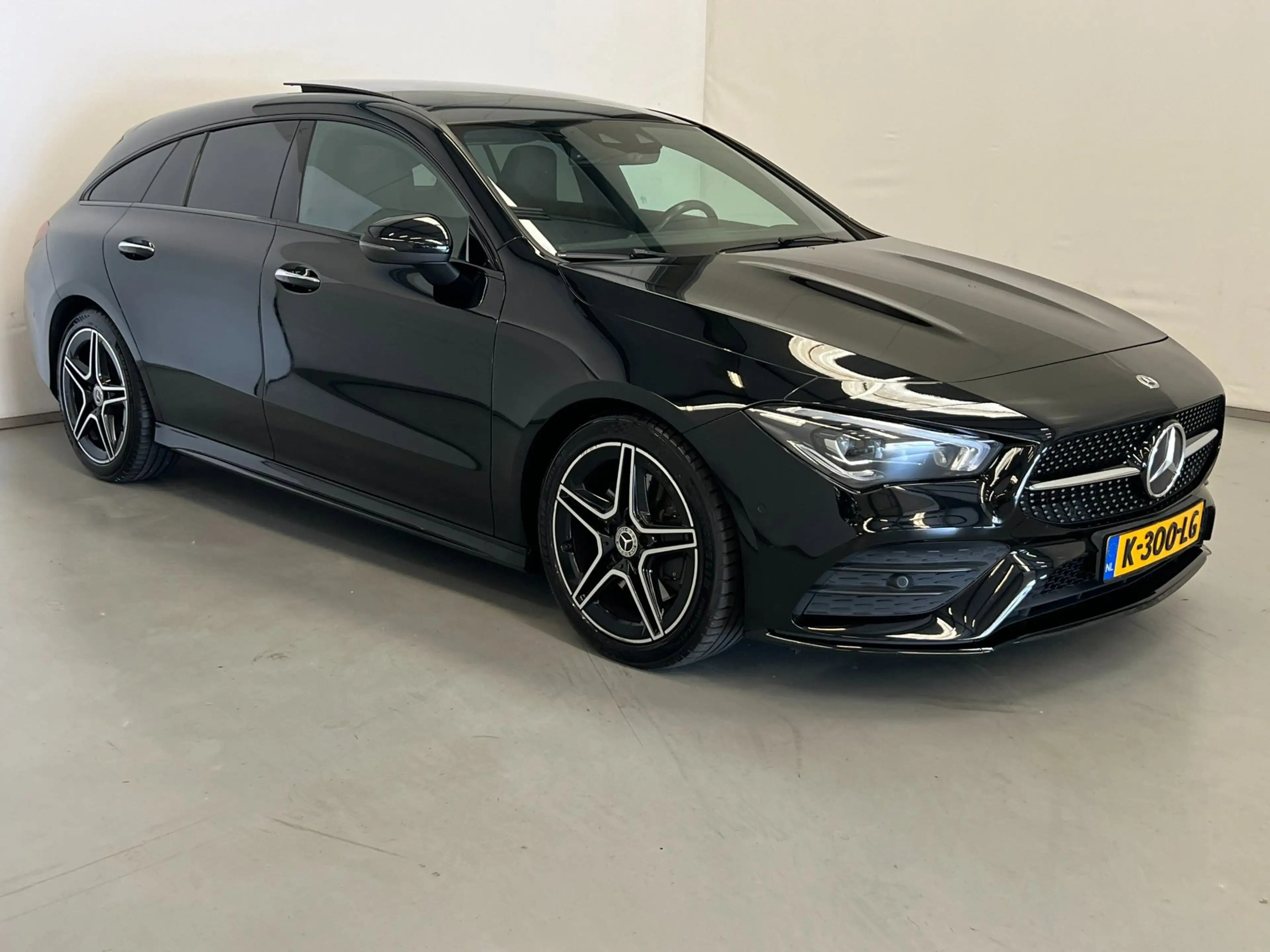 Mercedes-Benz CLA 200 Shooting Brake / AMG / Pano / NL-auto / Memory — photo 2