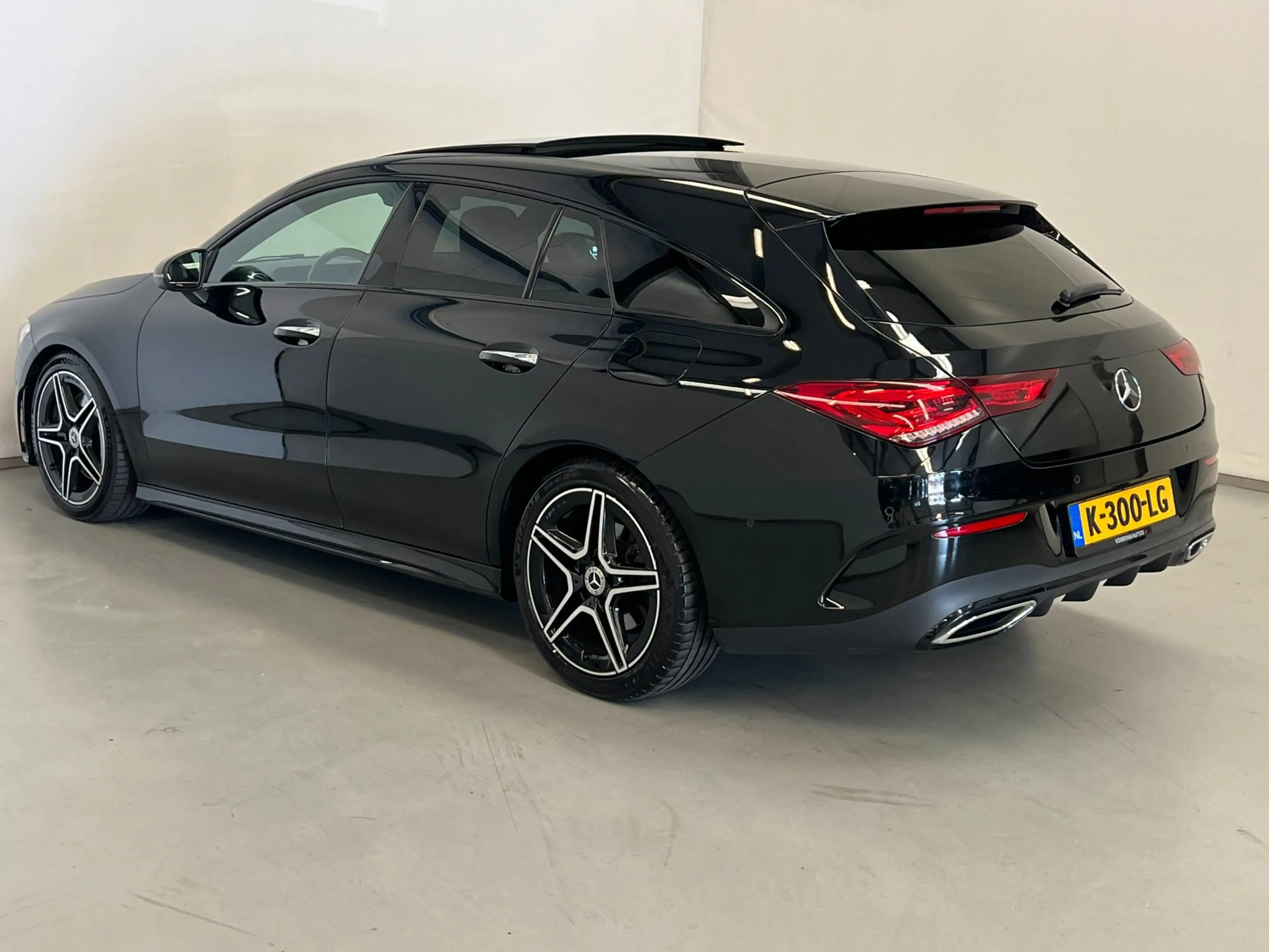Mercedes-Benz CLA 200 Shooting Brake / AMG / Pano / NL-auto / Memory — photo 4