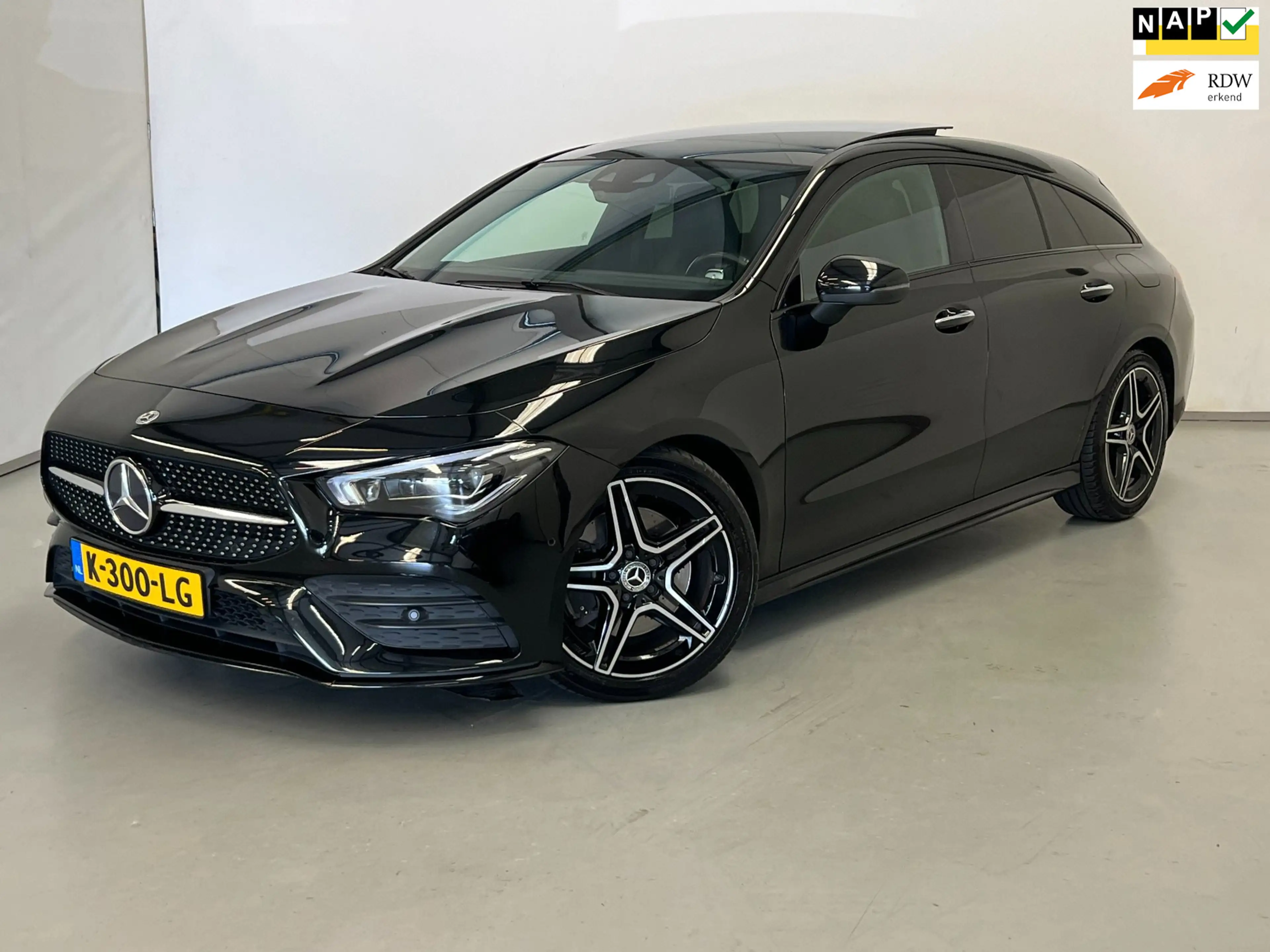 Mercedes-Benz CLA 200 Shooting Brake / AMG / Pano / NL-auto / Memory
