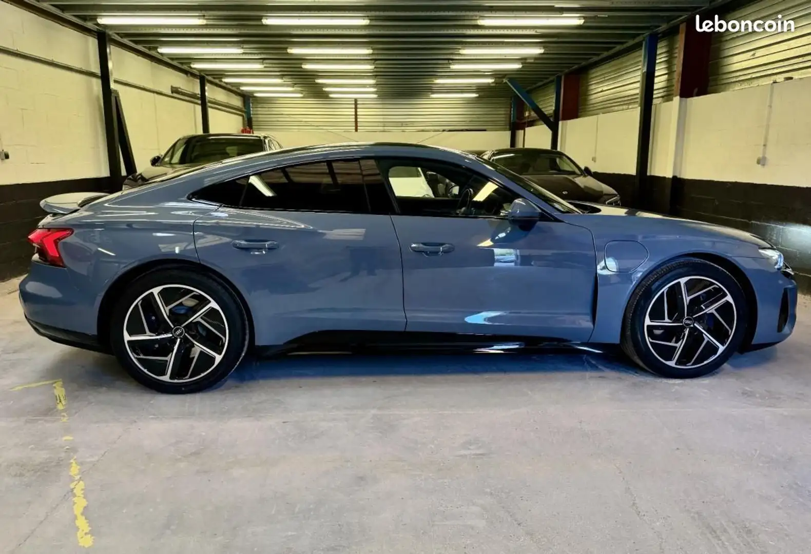 Audi e-tron GT 476 ch Quattro 1e main Origine FR Grijs - 2