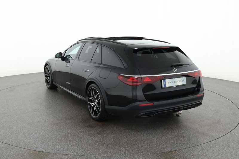 Mercedes-Benz E 300 de 4MATIC T-Modell All-Terrain mit EQ Hybrid Night — photo 6