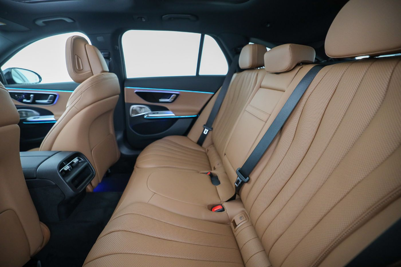 Mercedes-Benz E 300 de 4MATIC T-Modell All-Terrain mit EQ Hybrid Night — photo 9