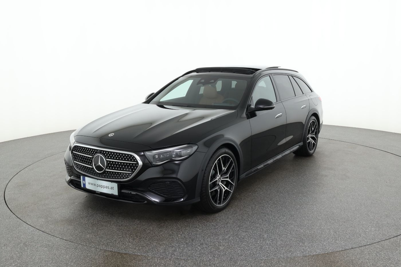 Mercedes-Benz E 300 de 4MATIC T-Modell All-Terrain mit EQ Hybrid Night — photo 2