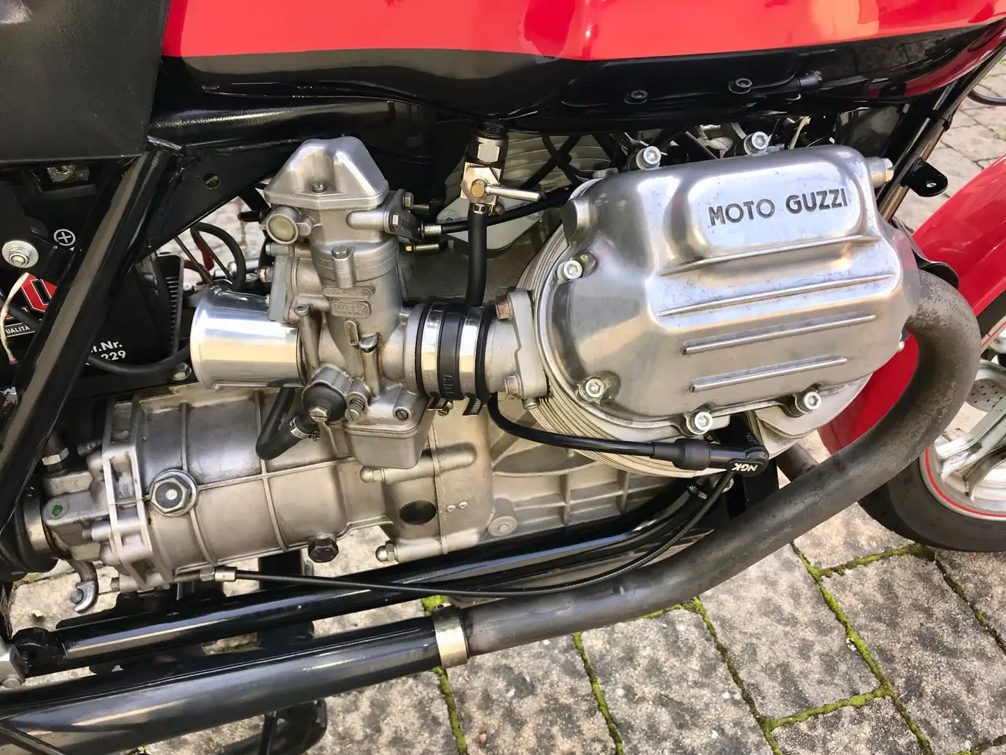 Moto Guzzi 850 Le Mans Red - 2
