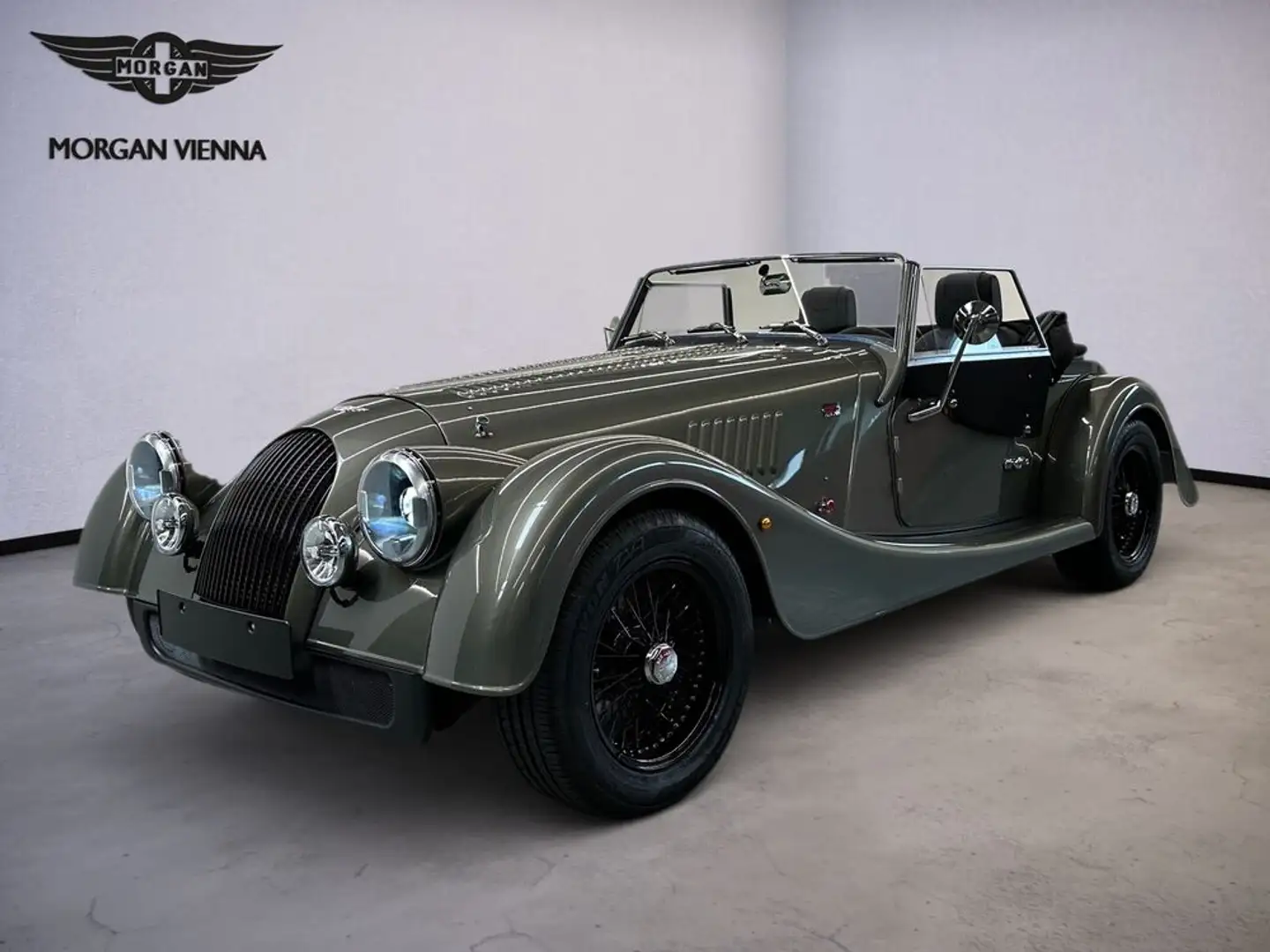 Morgan Plus 4 / Driving Package / Sennheiser Sound Grün - 1