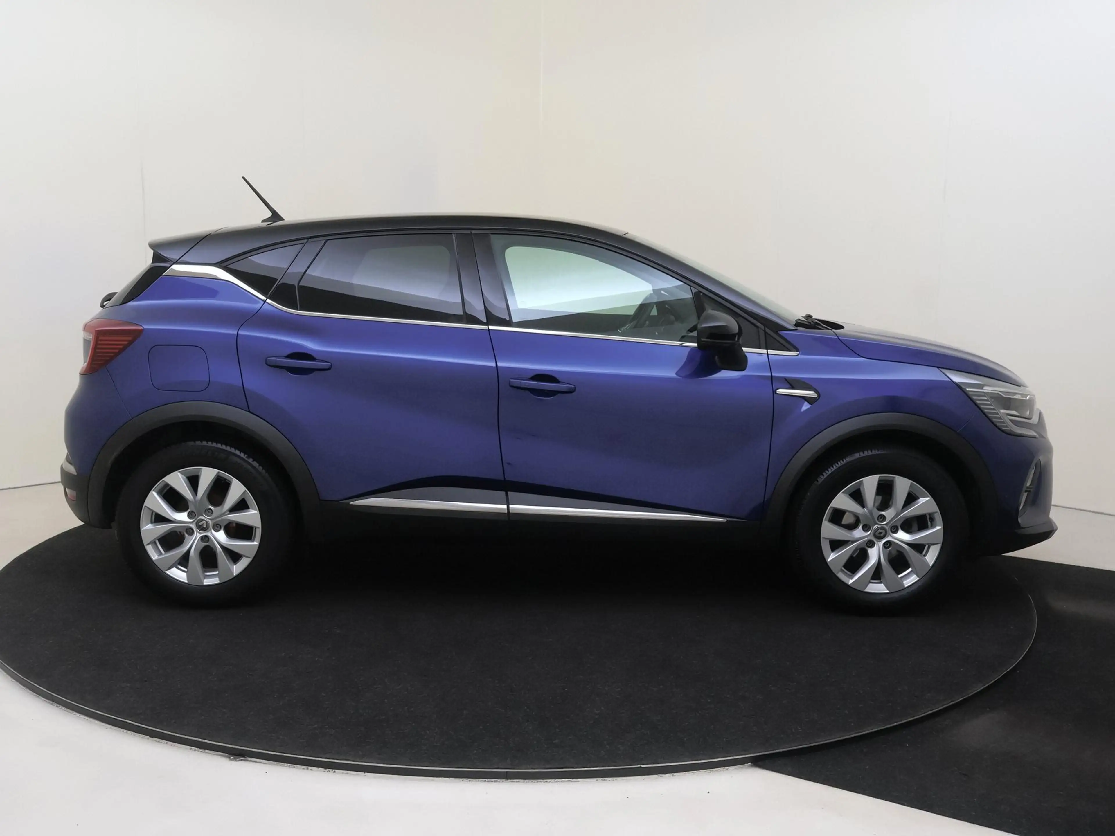 Renault Captur 1.0 TCe 100 Intens — photo 9