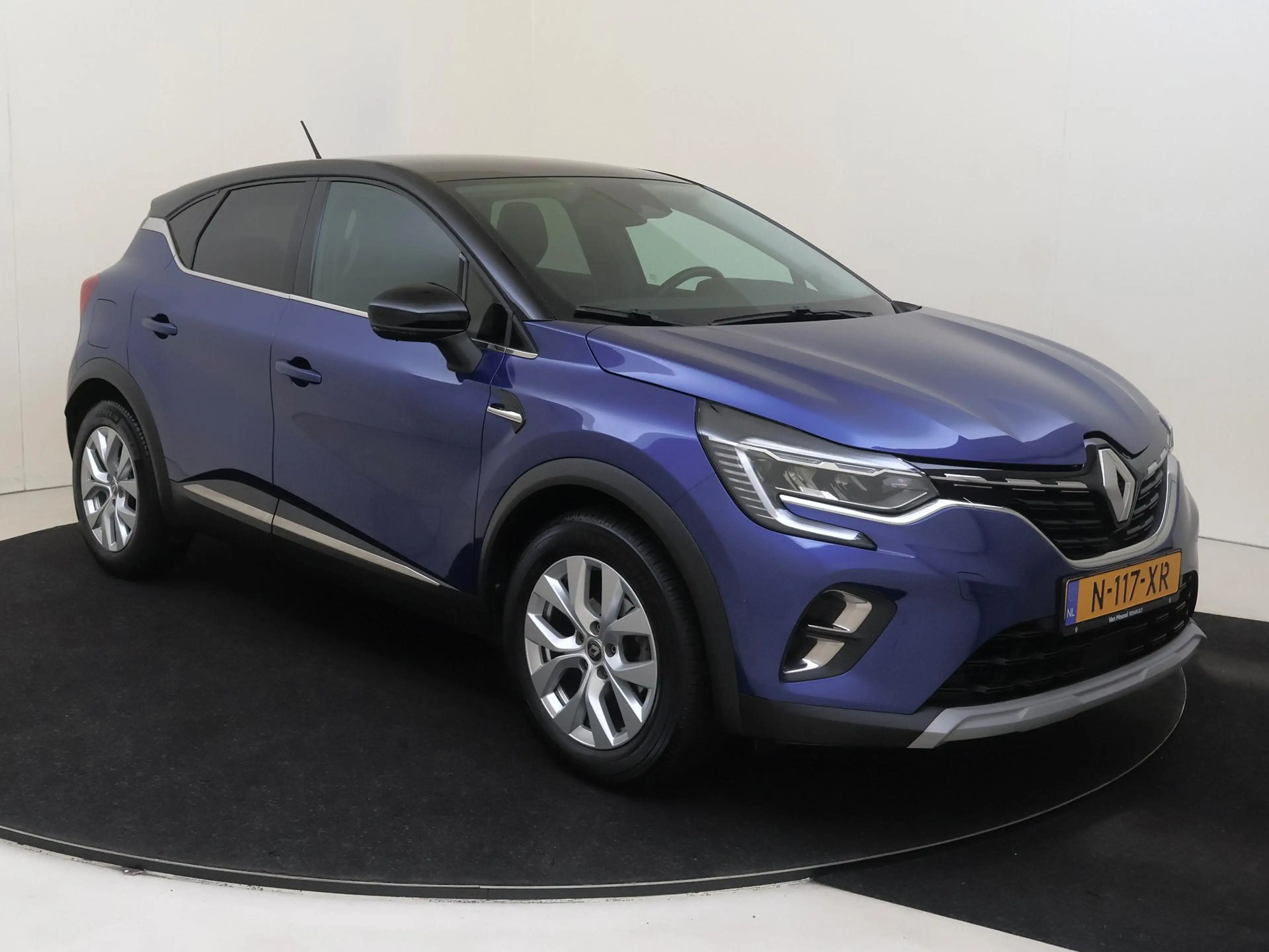 Renault Captur 1.0 TCe 100 Intens — photo 2