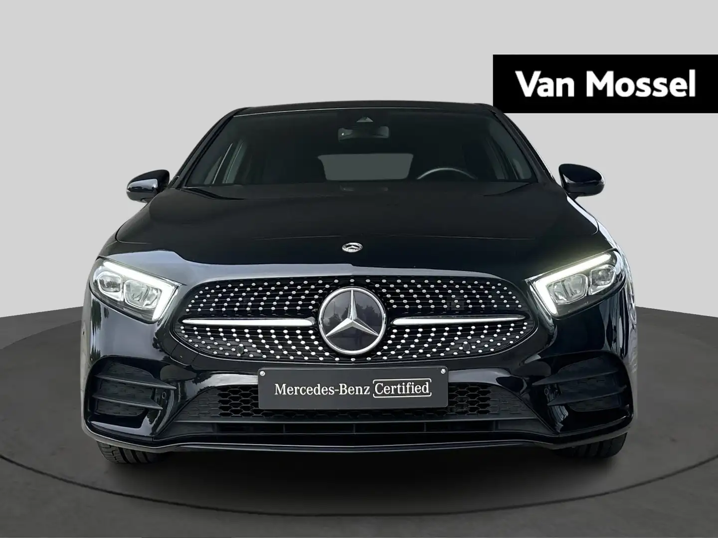 Mercedes-Benz A 180 AMG Line + CARPLAY + CAMERA + NIGHTPAKKET + Zwart - 2