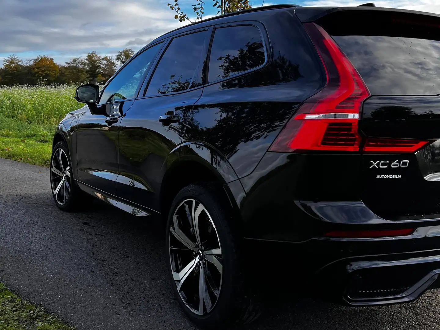 Volvo XC60 TOP XC60 T6 AWD Plug-in Hybrid Plus Black Edition Zwart - 1