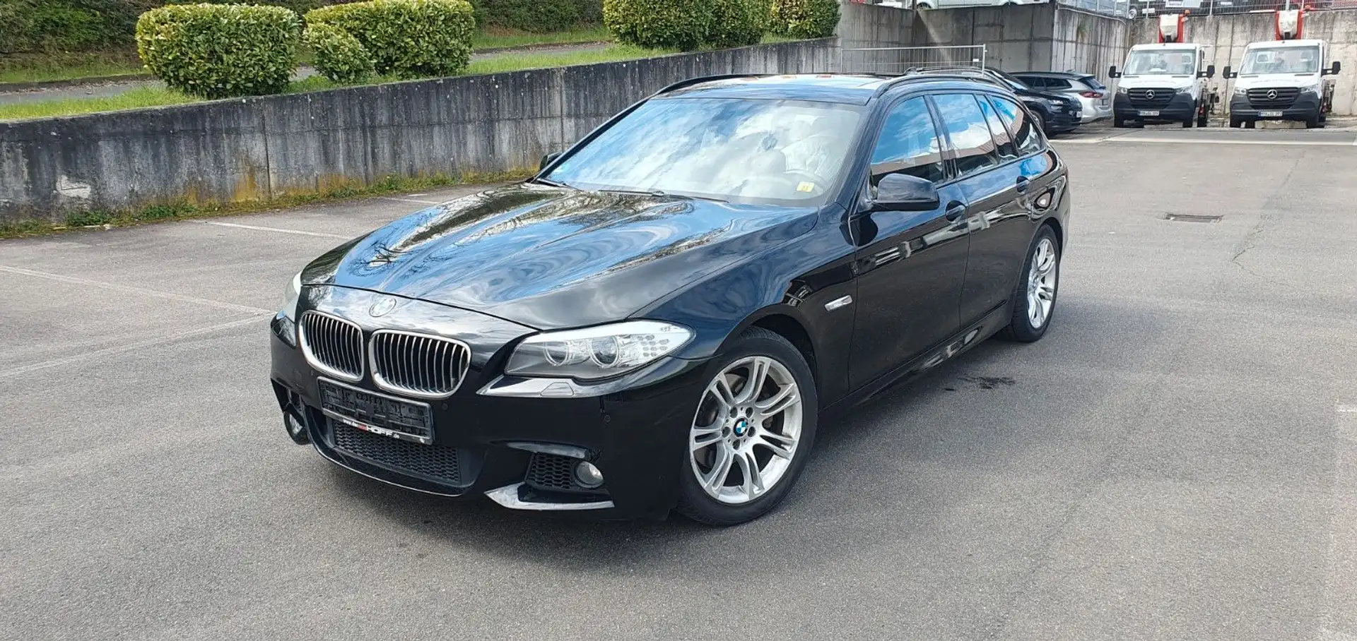 BMW 520 d Touring/M-Paket/1 Hand/Schiebe-Panoramadach Schwarz - 1
